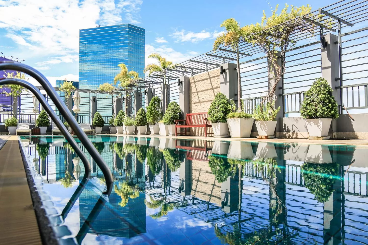 Swimming pool in Northgate Ratchayothin