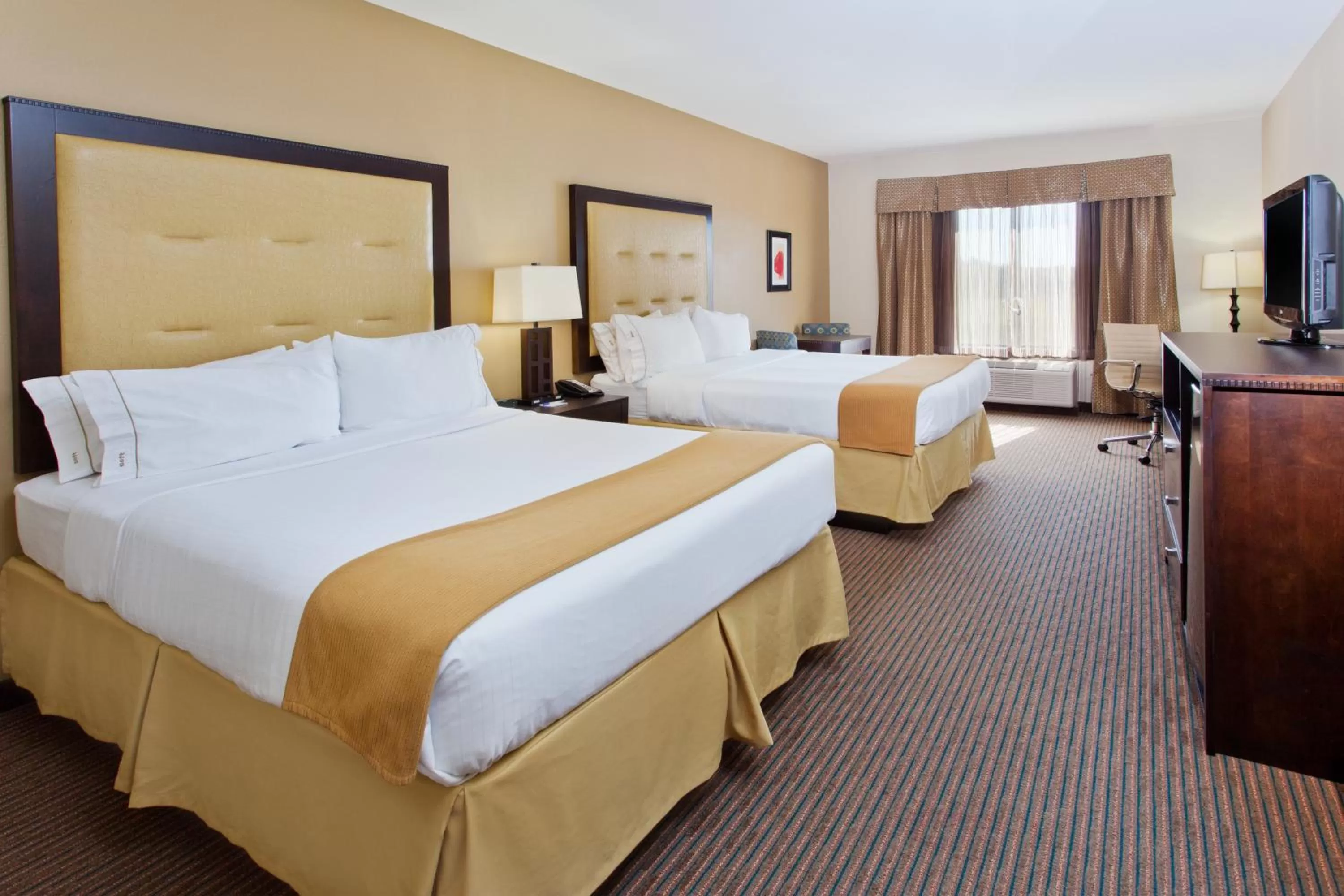 Photo of the whole room, Bed in Holiday Inn Express Hotel & Suites Cordele North by IHG