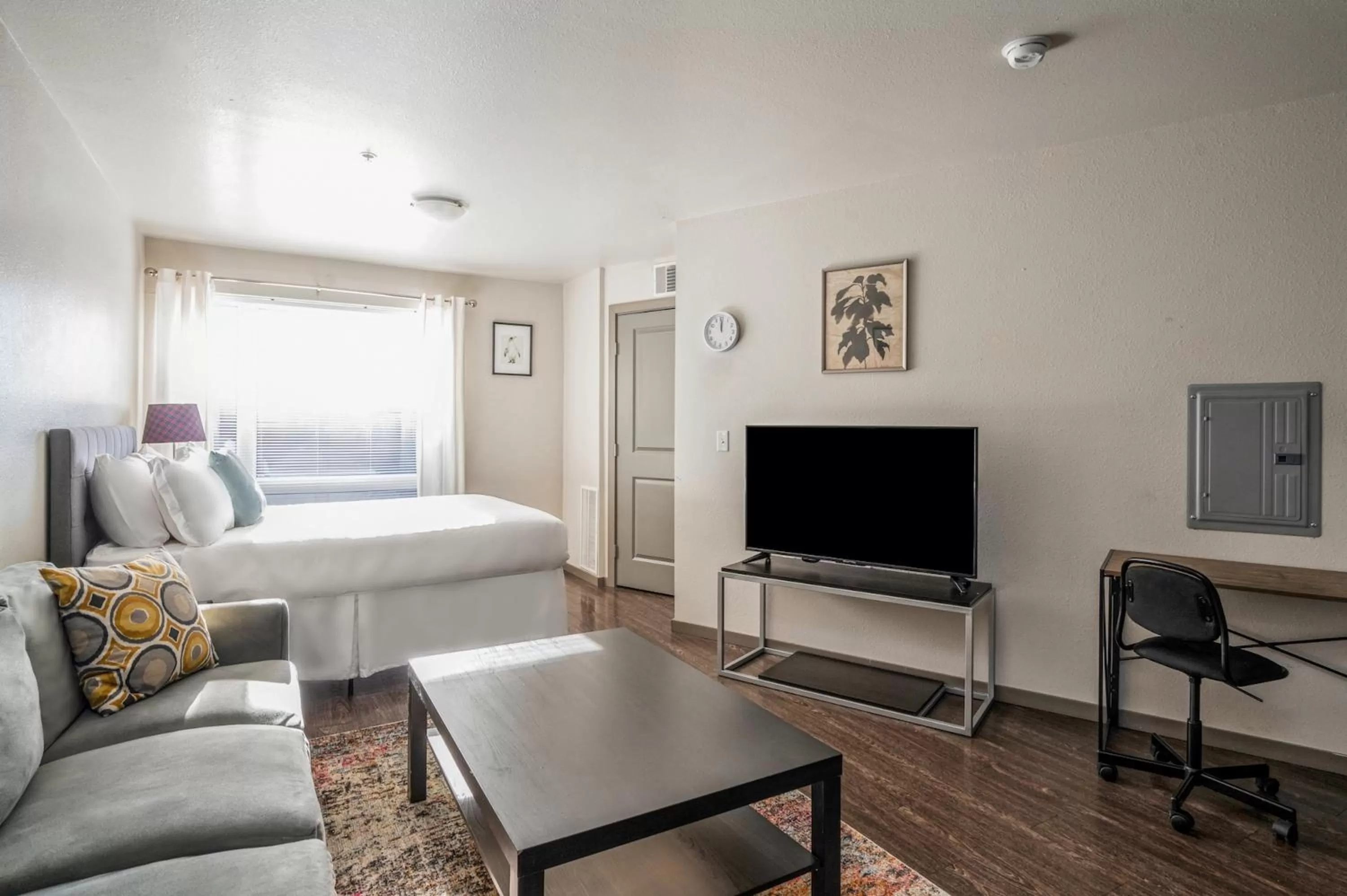 TV and multimedia, TV/Entertainment Center in Kasa University Avenue Minneapolis