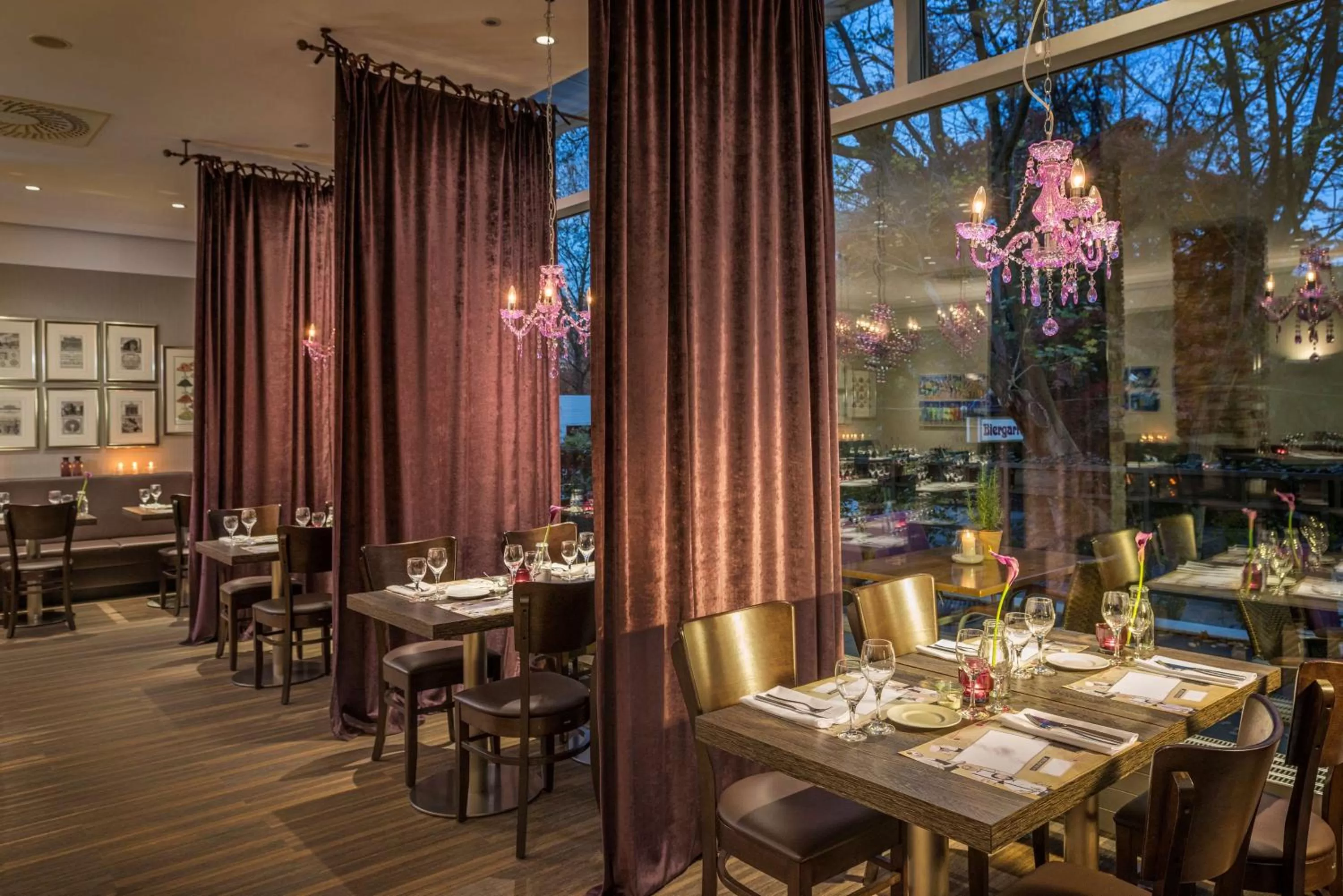 Restaurant/places to eat in Dorint Kongresshotel Düsseldorf/Neuss