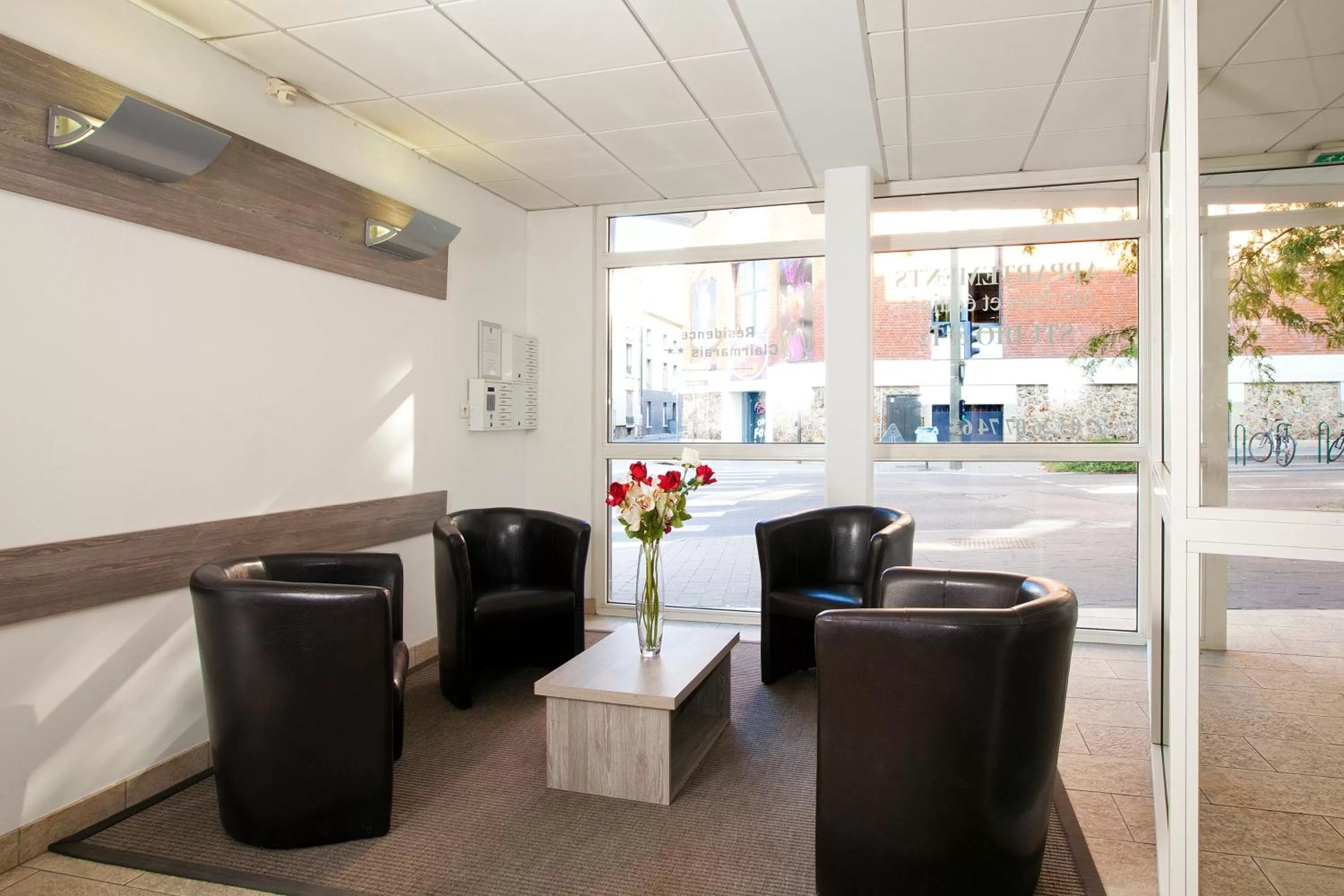 Lobby or reception in Séjours & Affaires Reims Clairmarais