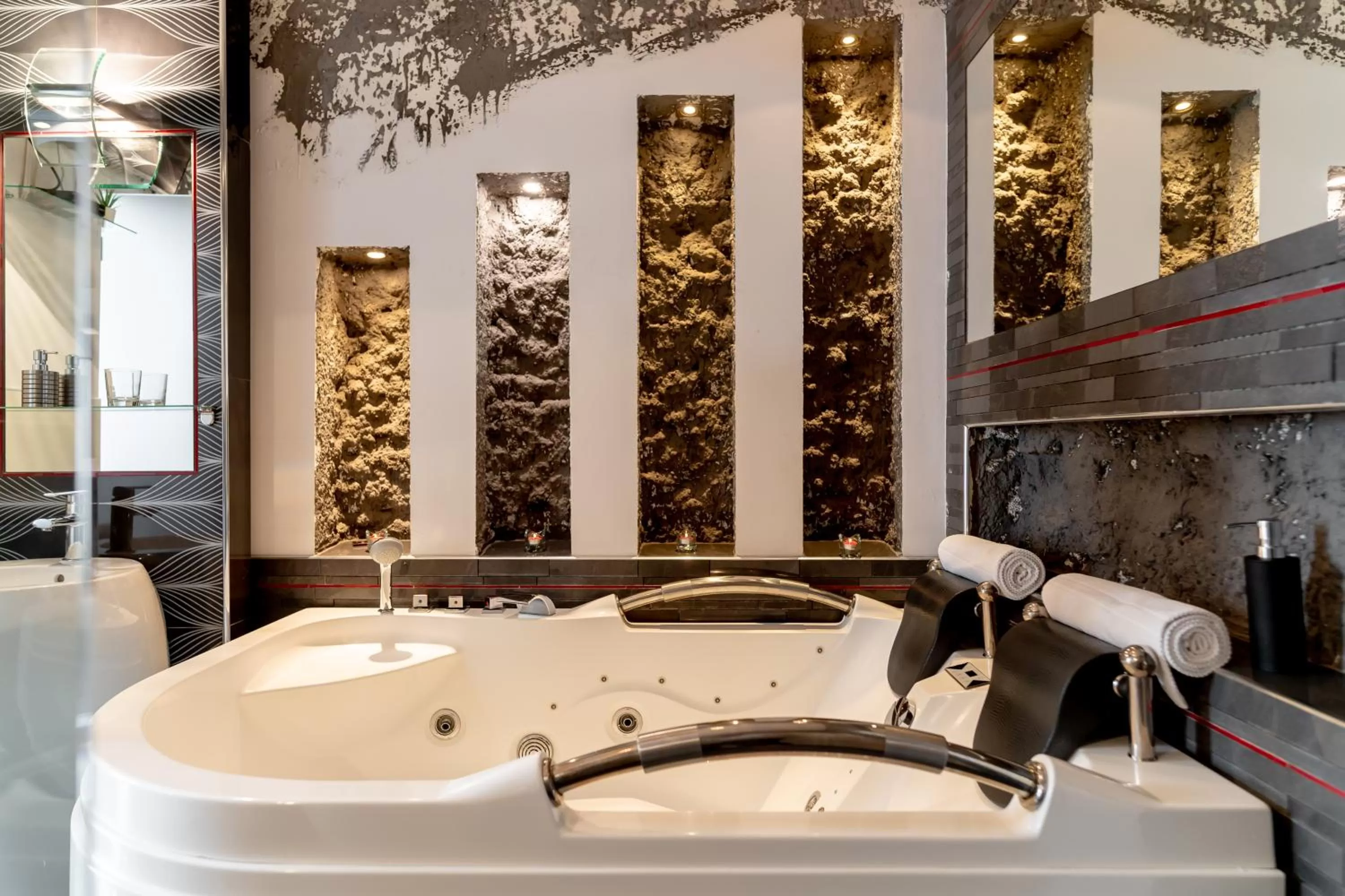 Hot Tub in Komorowski Luxury Guest Rooms