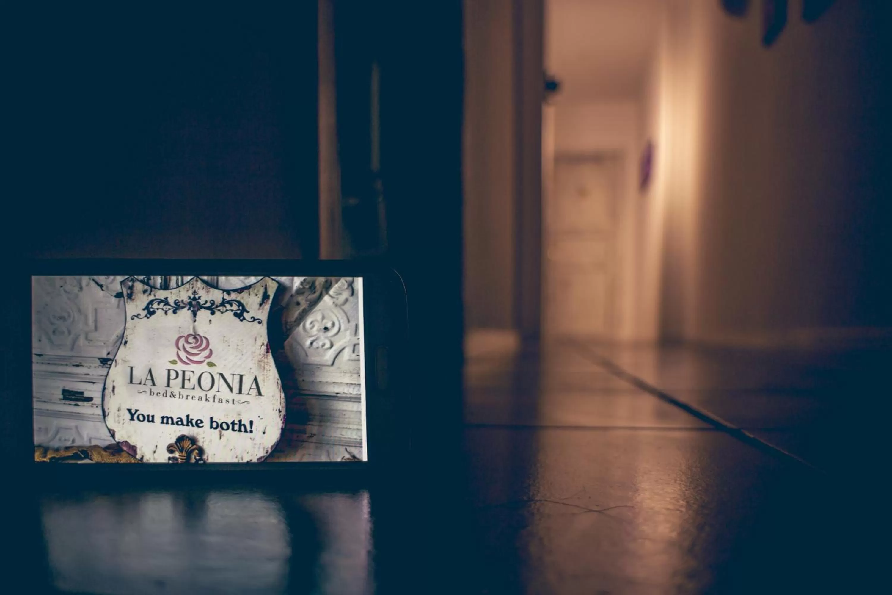 Decorative detail in La Peonia