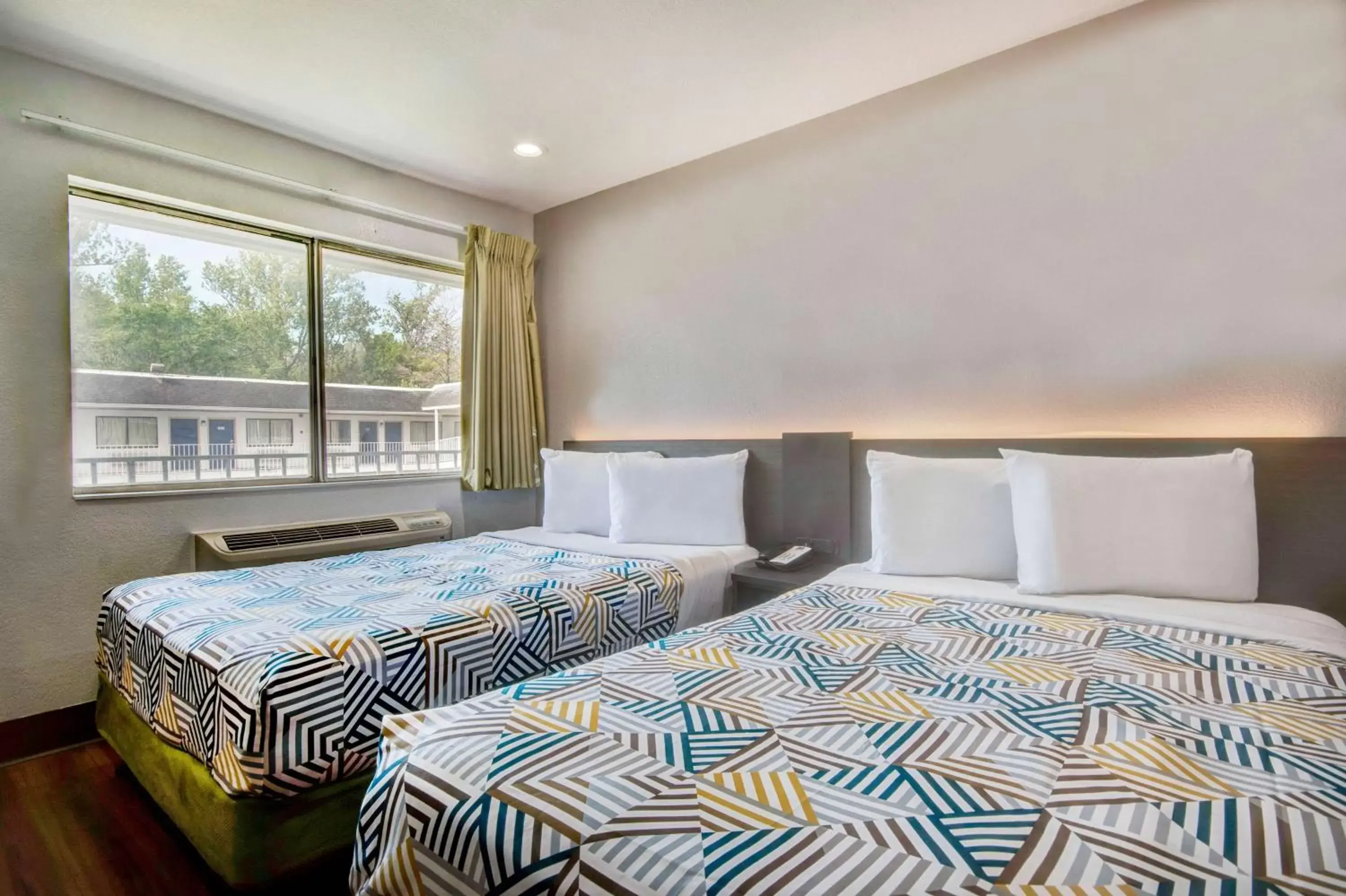 Standard Room with– Two Full Beds - single occupancy in Motel 6-Port Allen, LA - Baton Rouge Standard Room with– Two Full Beds - single occupancy in Motel 6-Port Allen, LA - Baton Rouge