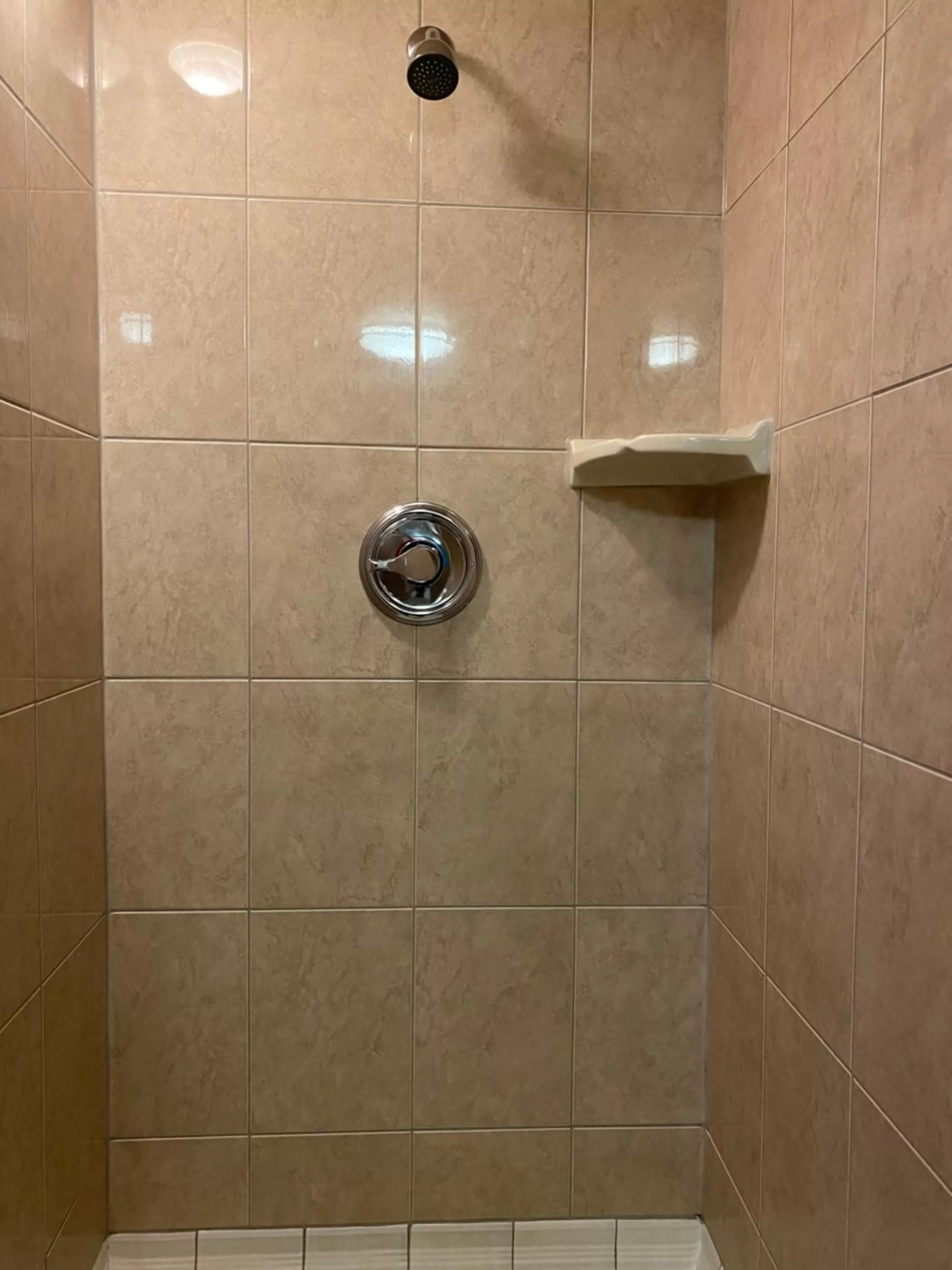 Bathroom in Kingston Hotel