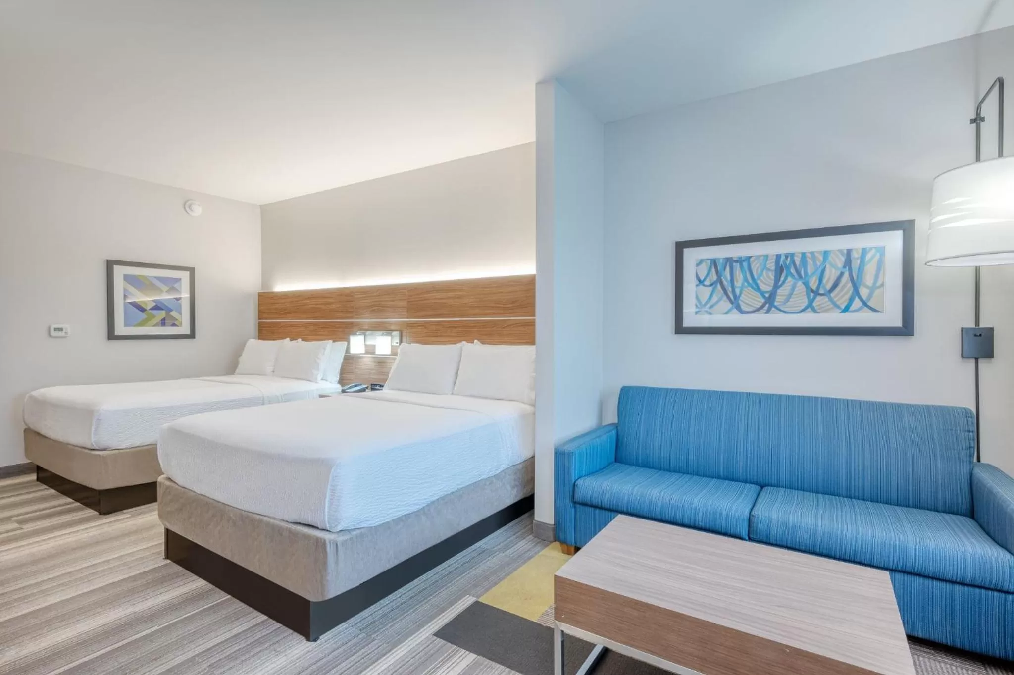 Photo of the whole room, Bed in Holiday Inn Express & Suites St. Louis - Chesterfield by IHG