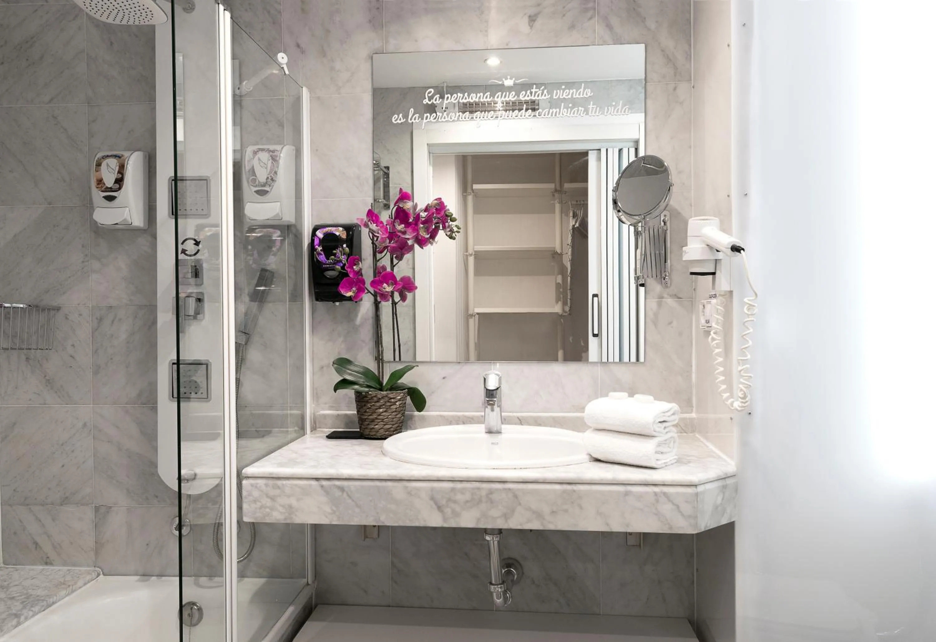 Toilet in Erase un Hotel