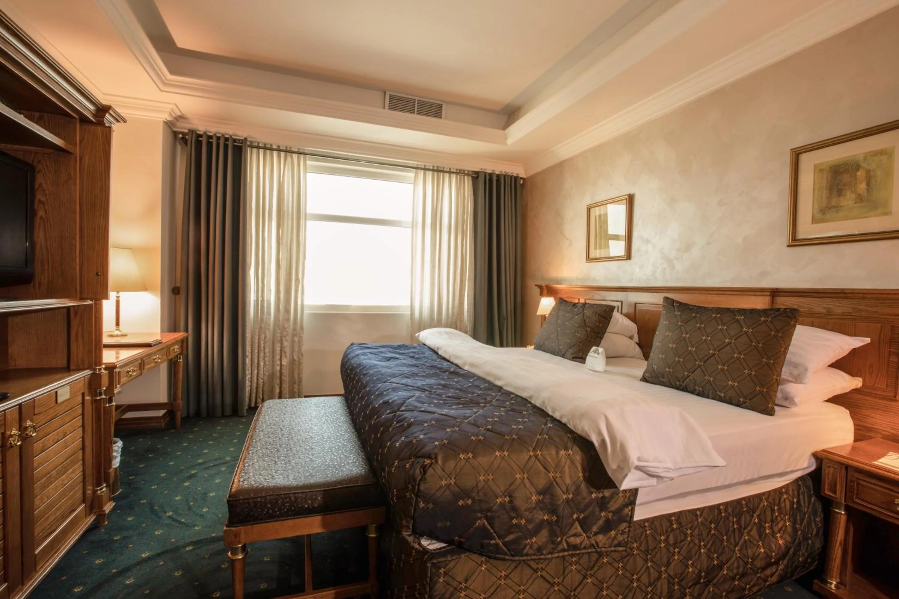 Bed in Bristol Hotel