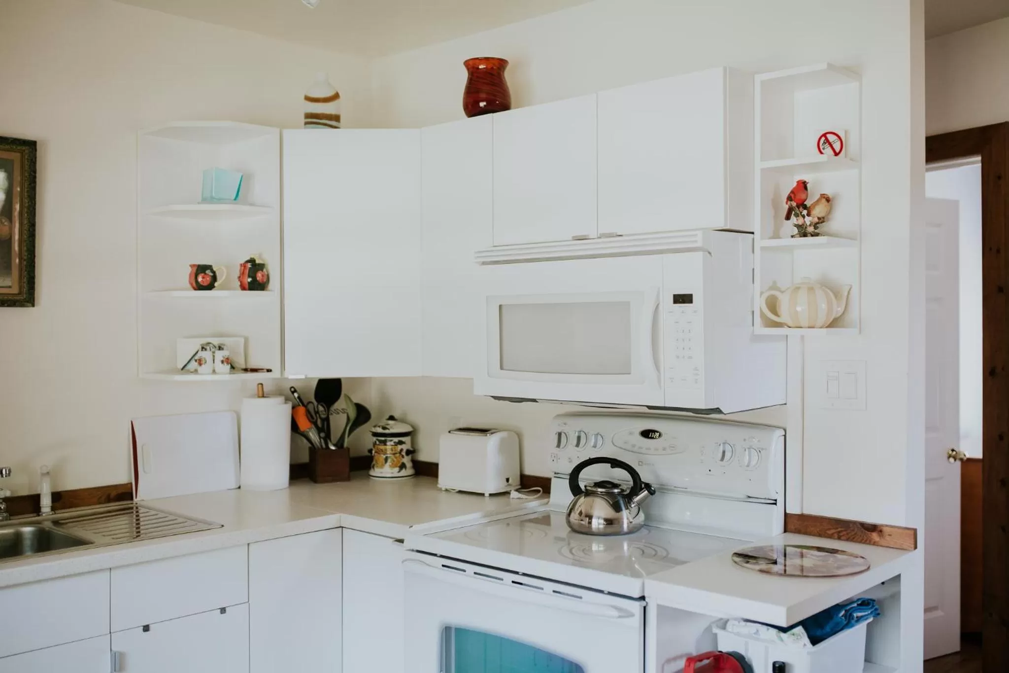 Kitchen or kitchenette, Kitchen/Kitchenette in Bye the Bay Bed and Breakfast