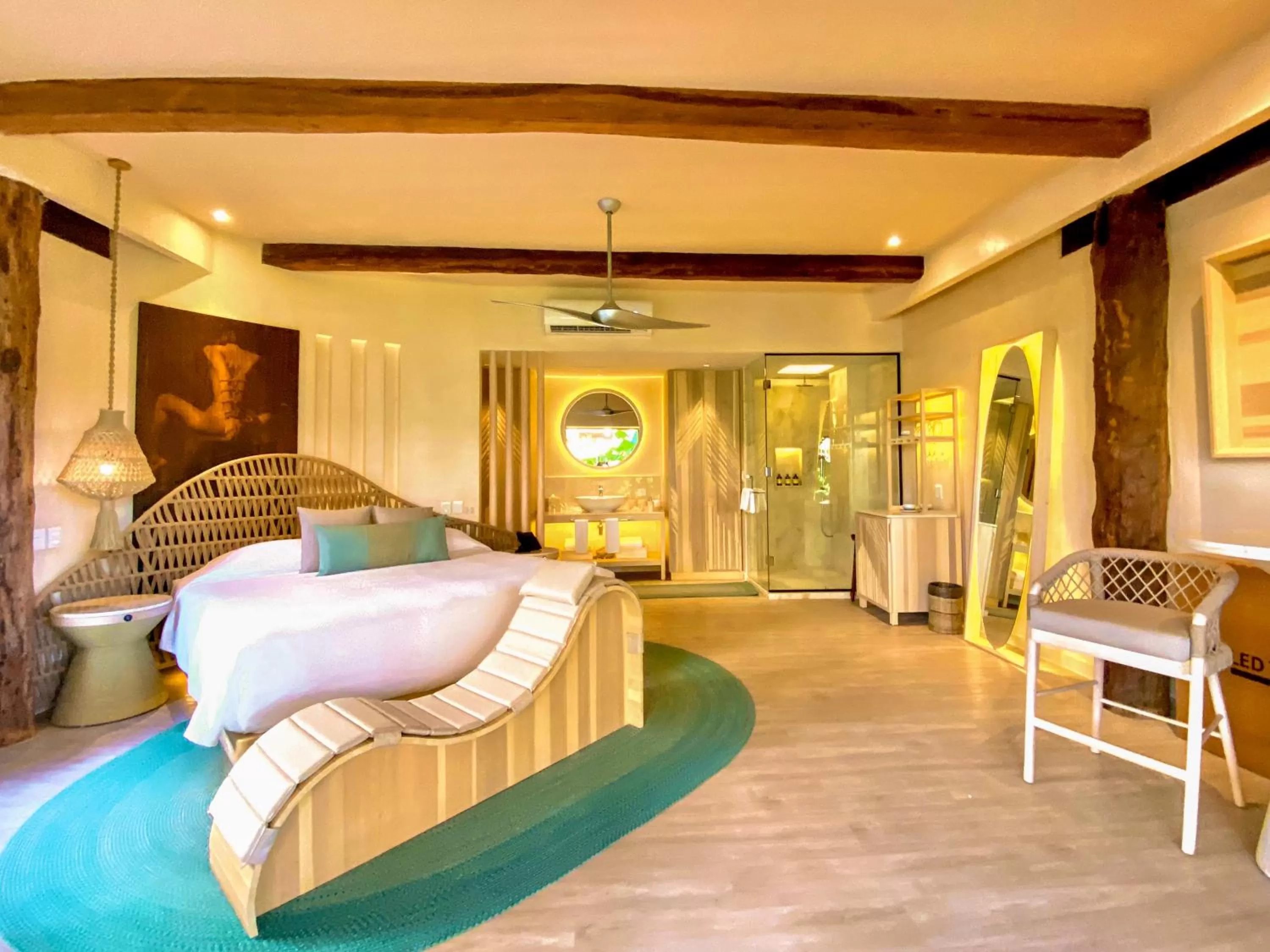 Shower, Bed in Hotel Shibari - Restaurant & Cenote Club