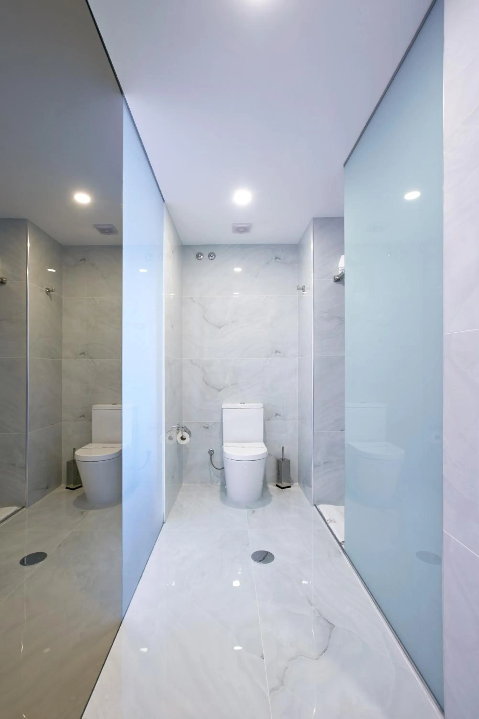 Shower in Hotel Moutados