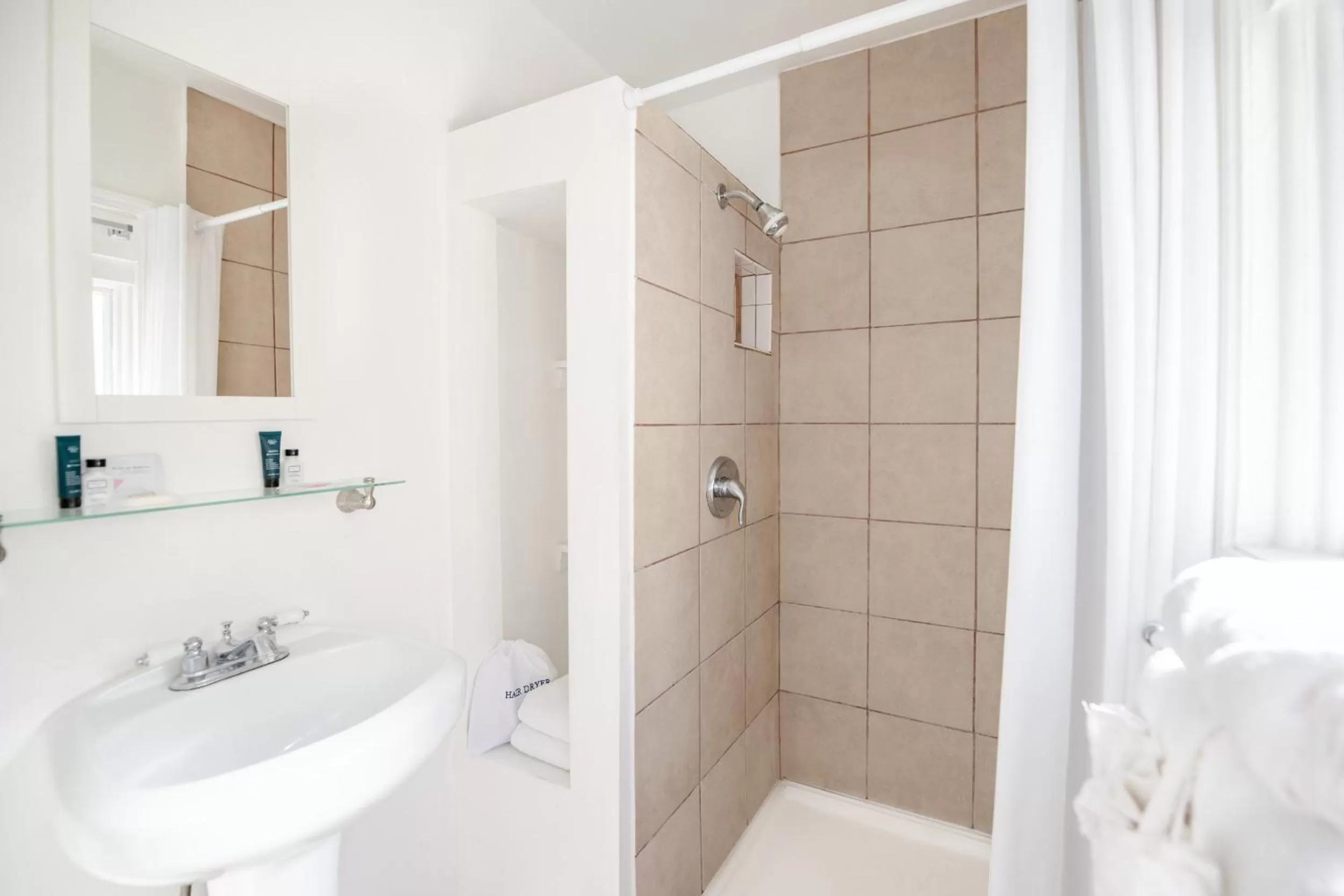 Bathroom in Hermosa Hotel