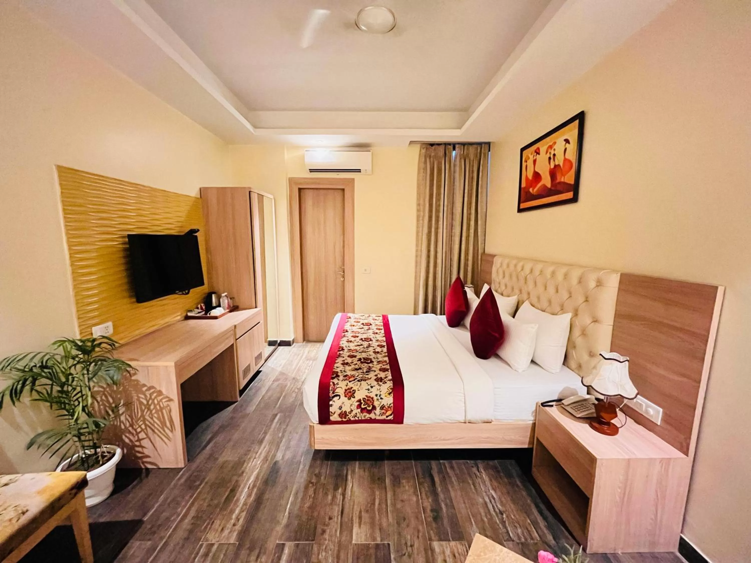 Bed in Hotel Banz near Delhi Airport