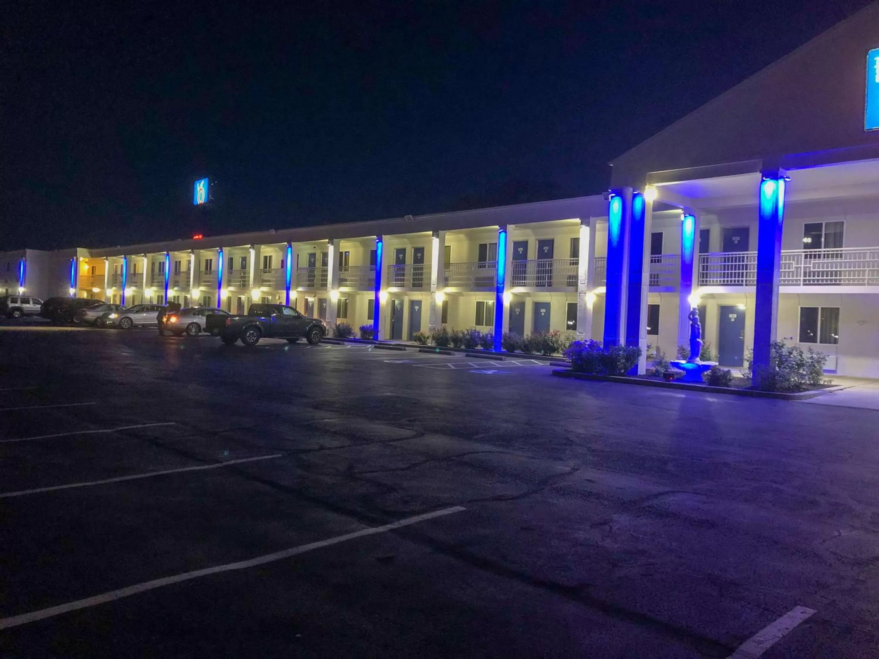 Property building in Motel 6-Martinsburg, WV