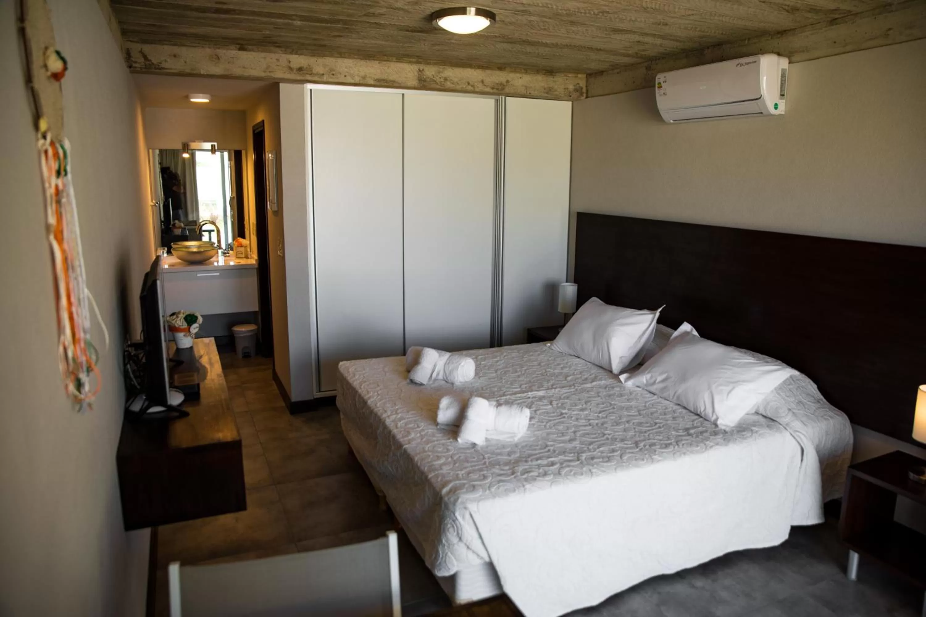 Photo of the whole room, Bed in Cara Colomba