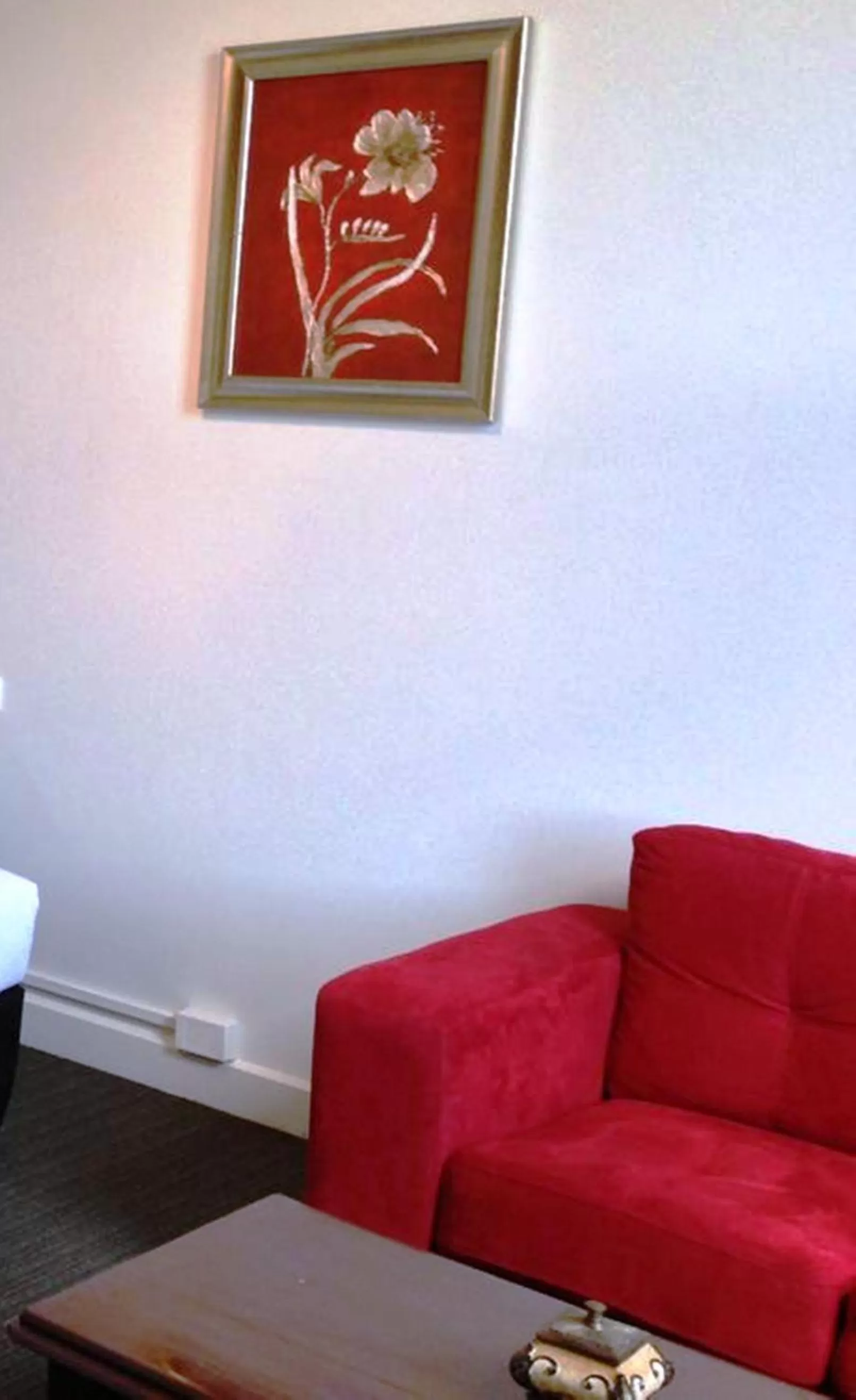 Living room in Centennial Inn on Bathurst