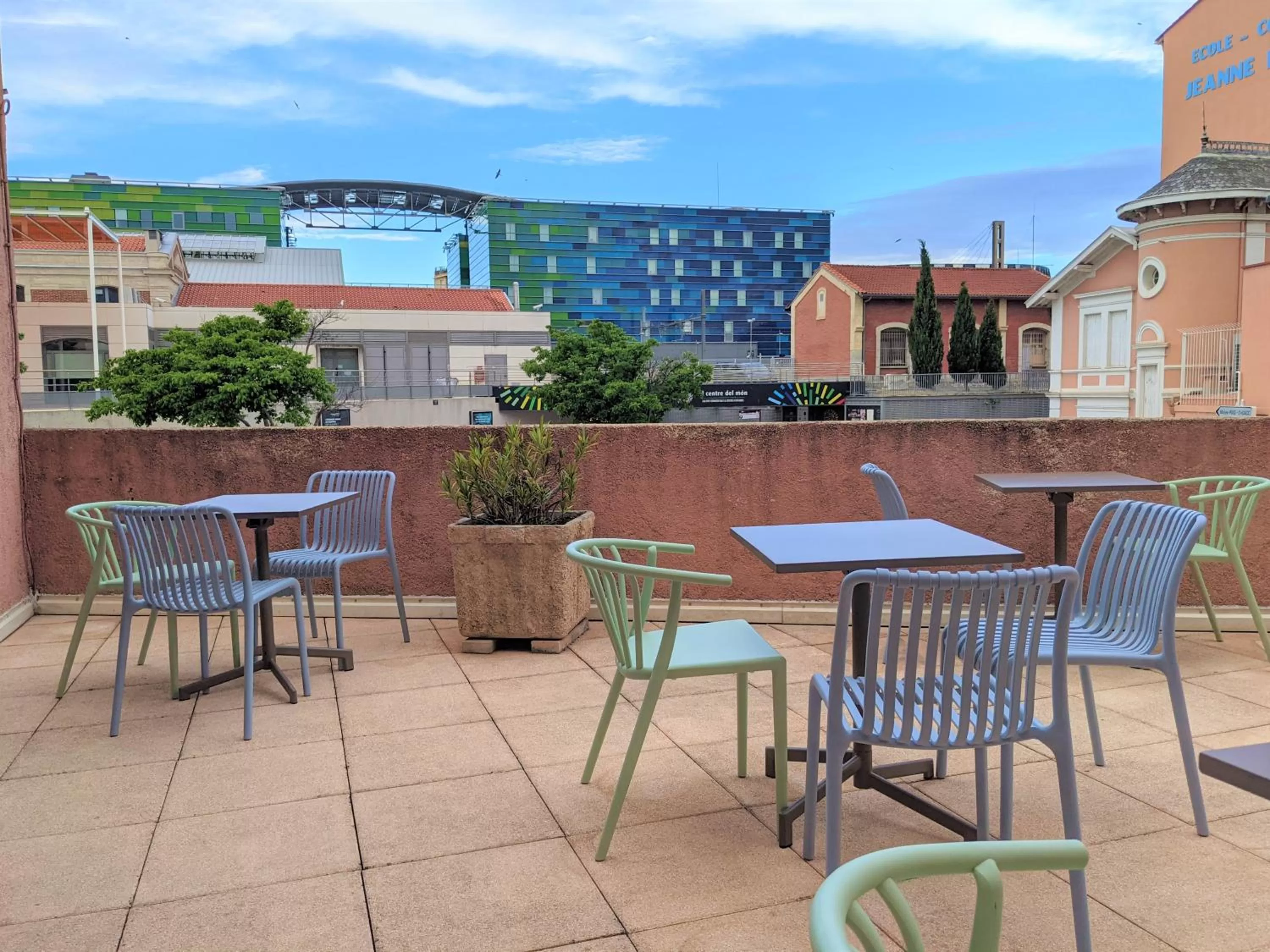 Patio in Hôtel PB - Paris-Barcelone