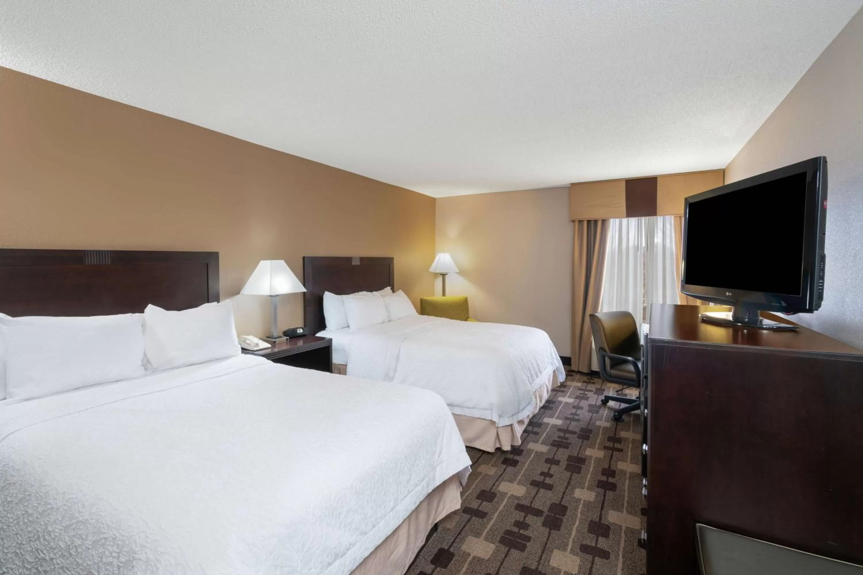 Bedroom, Bed in Hampton Inn Dublin