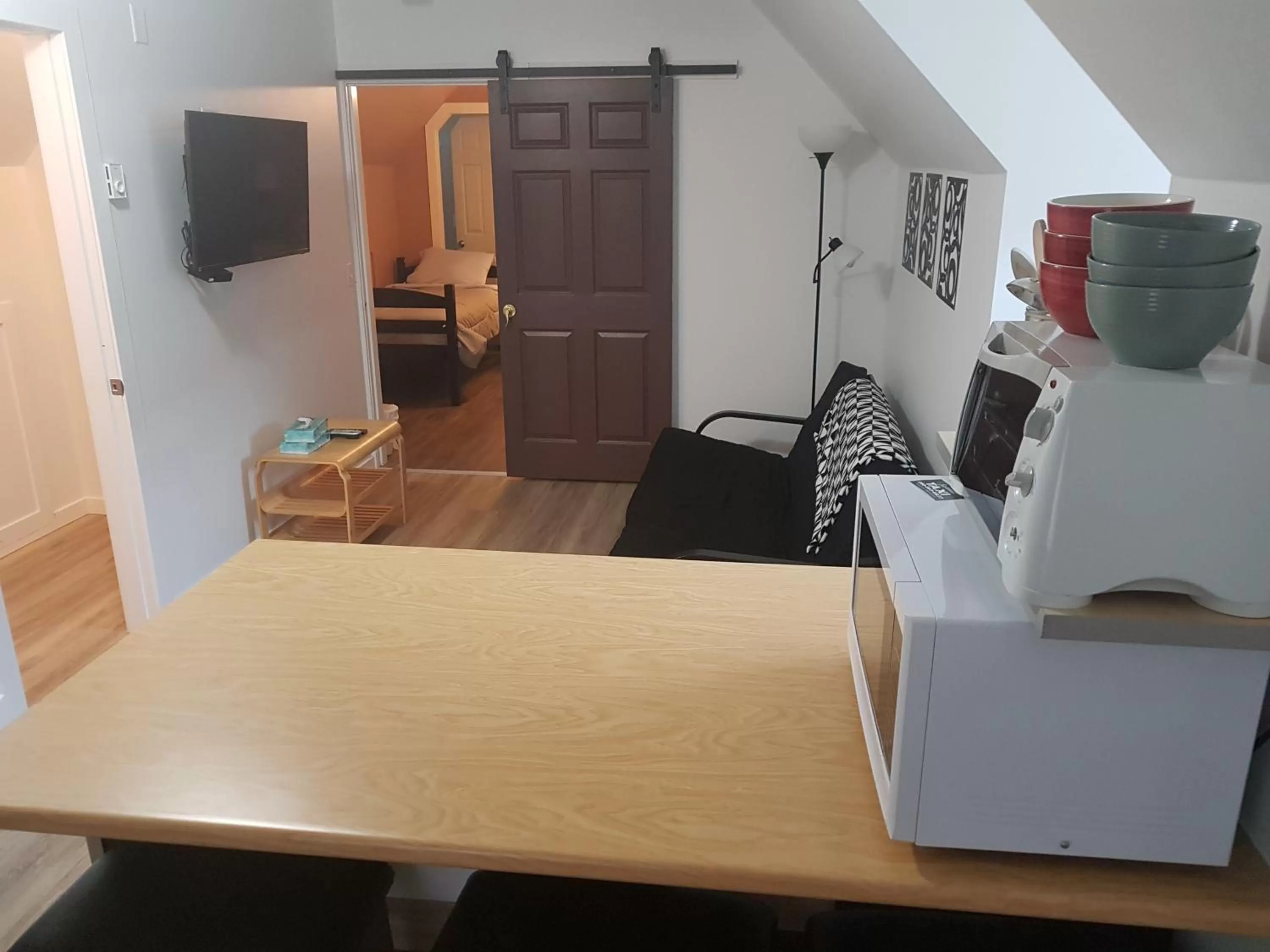 Photo of the whole room in Pines Motel