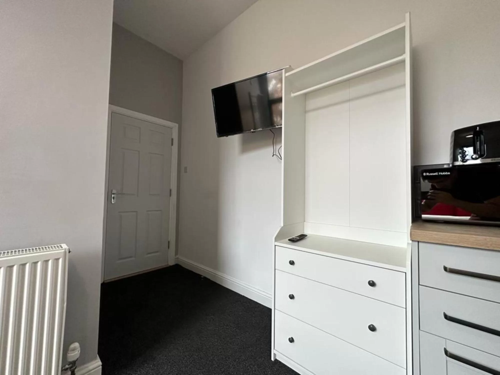 TV/Entertainment Center in The Fishpond - Premier Nottingham Studios