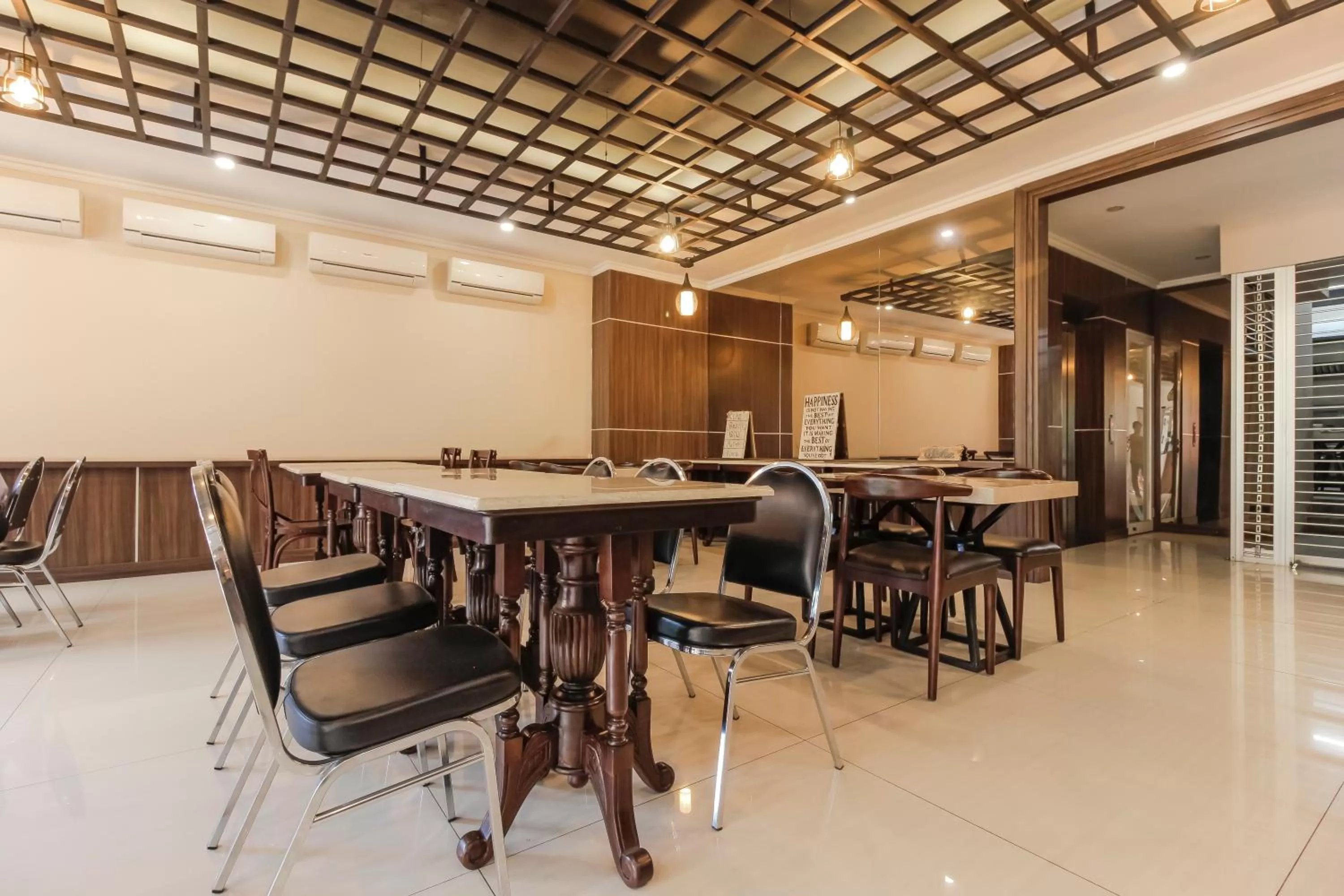 Restaurant/places to eat in RedDoorz Plus @ Thamrin