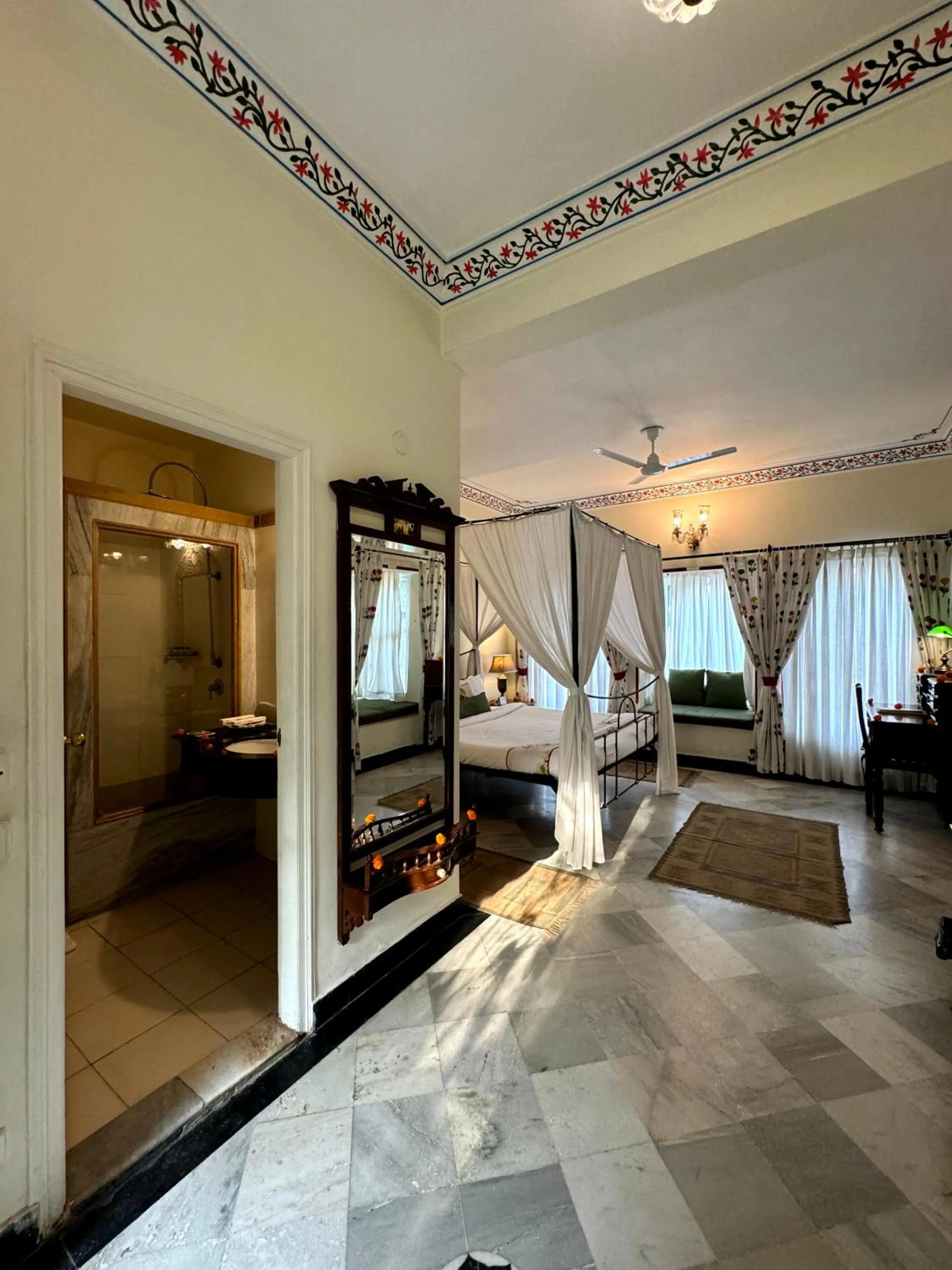 Photo of the whole room, Bed in Hotel Udai Kothi