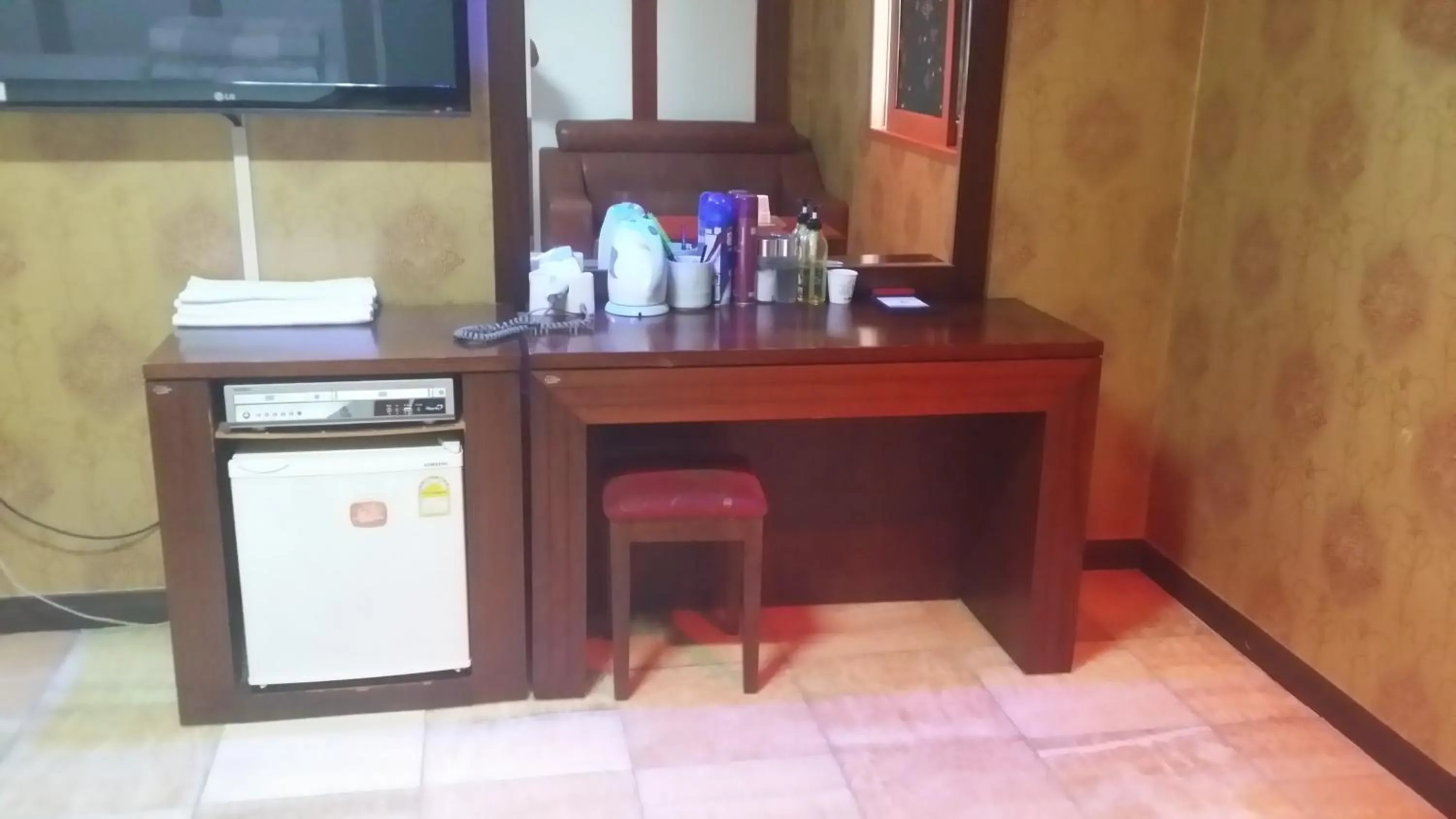 Decorative detail in Plus Motel