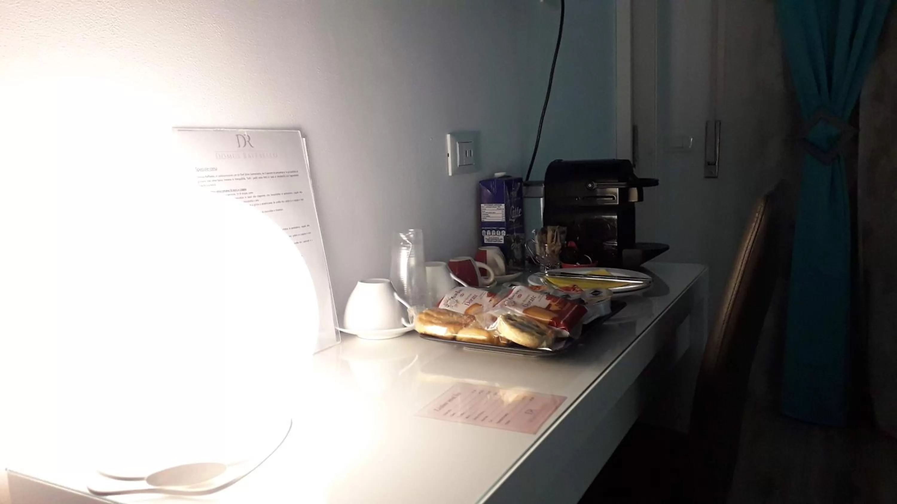 Coffee/tea facilities in Domus Raffaello