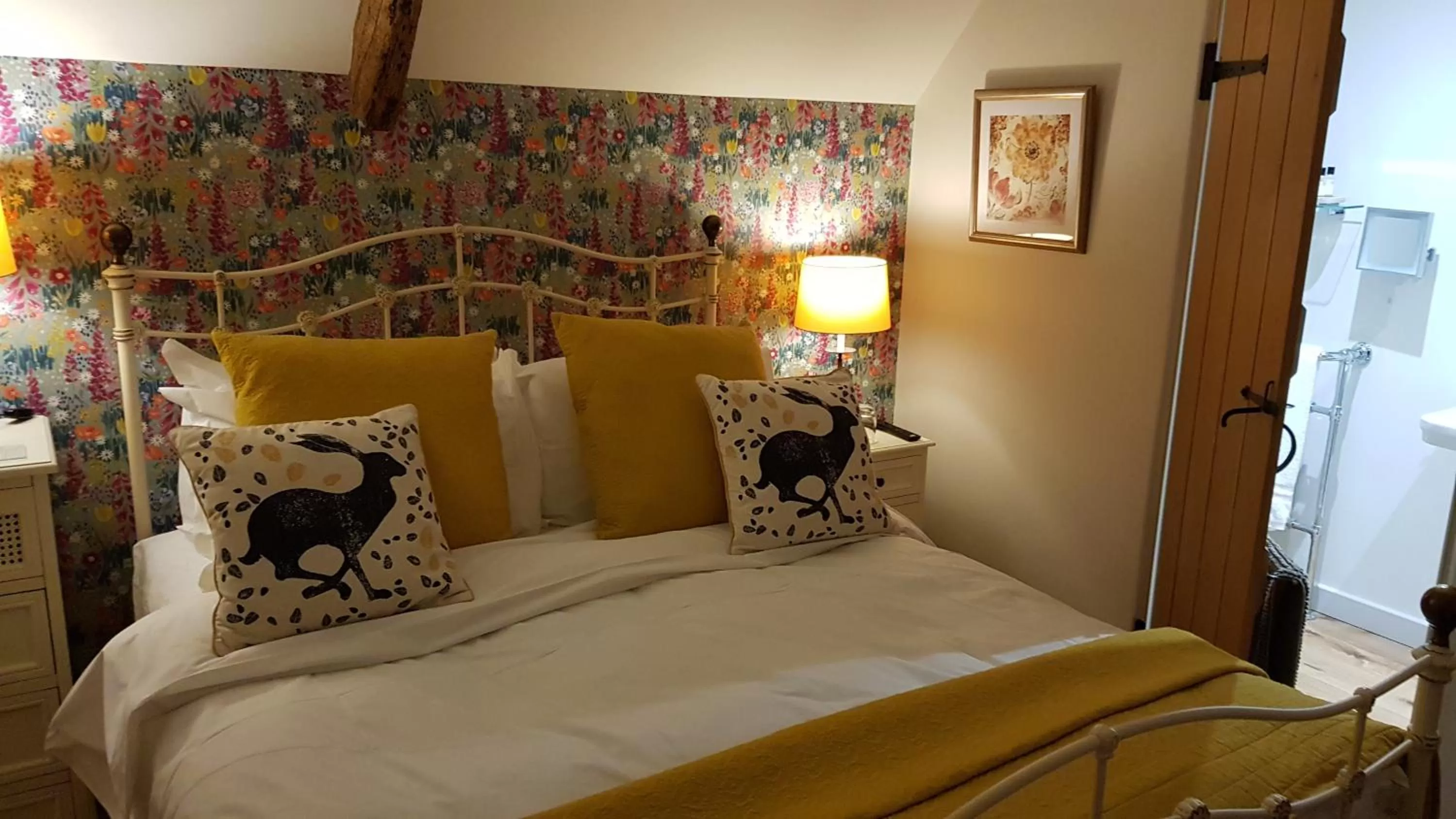 Bed in Keepers Cottage Guest House