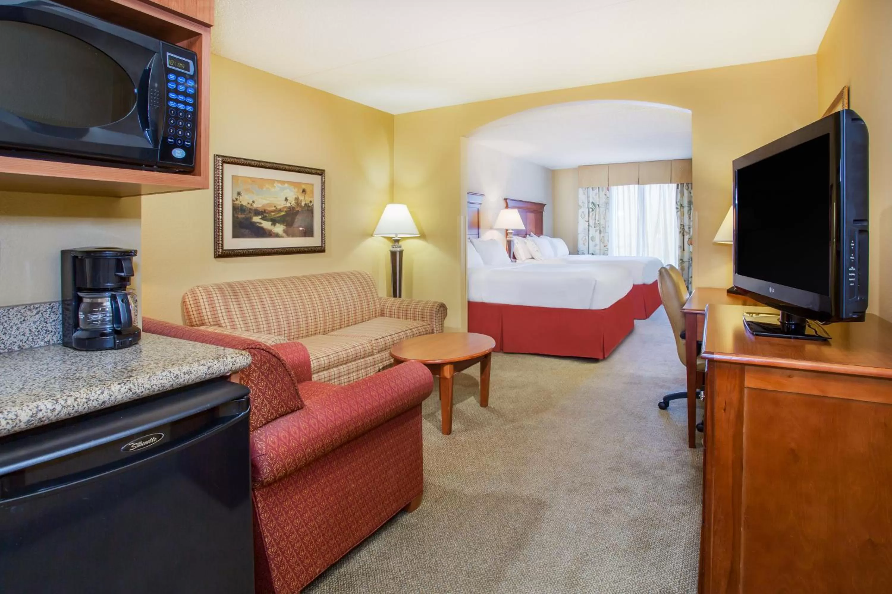 Photo of the whole room, Bed in Holiday Inn Express & Suites Bloomington by IHG
