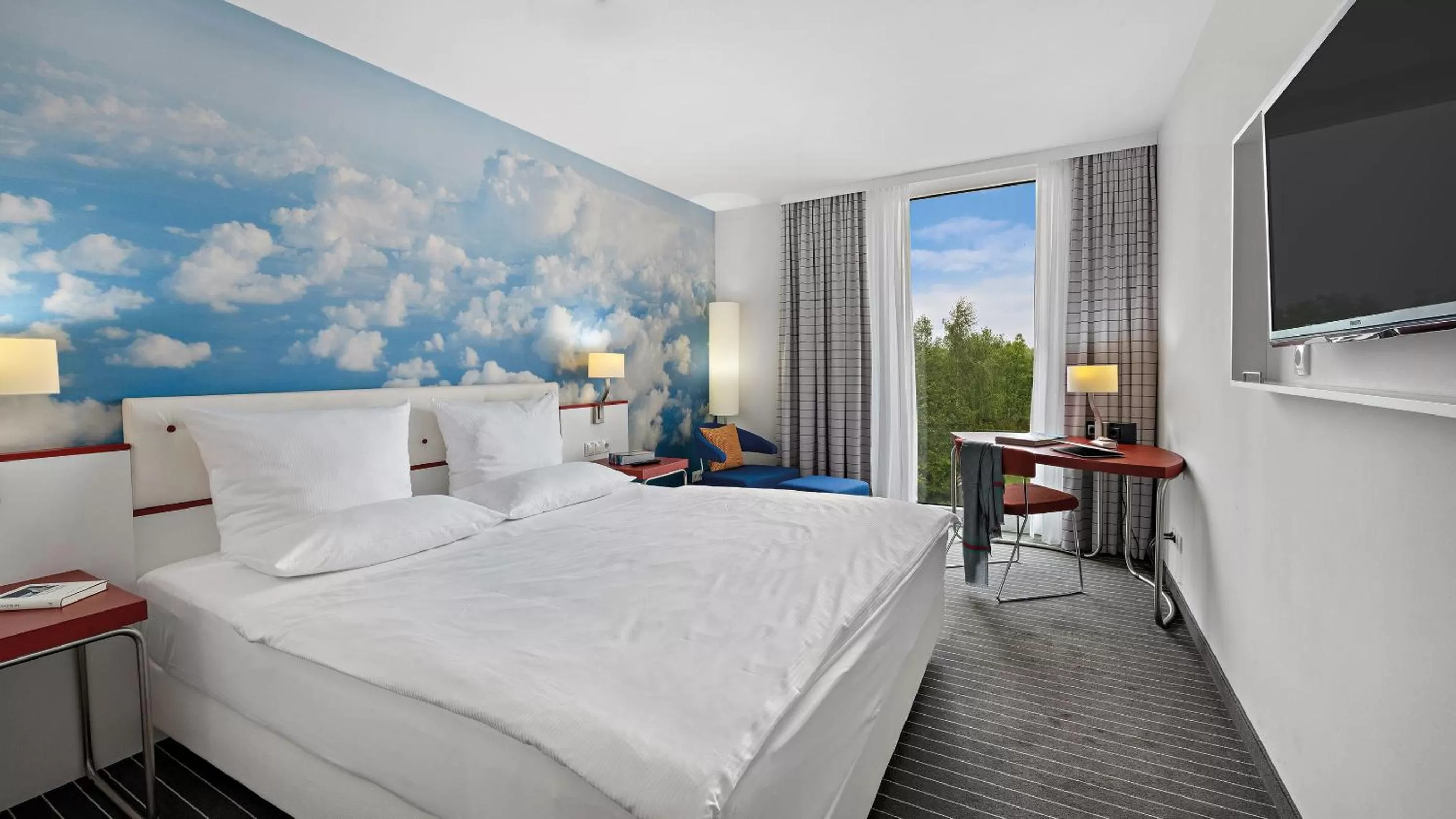 Photo of the whole room, Bed in Styles Hotel Friedrichshafen