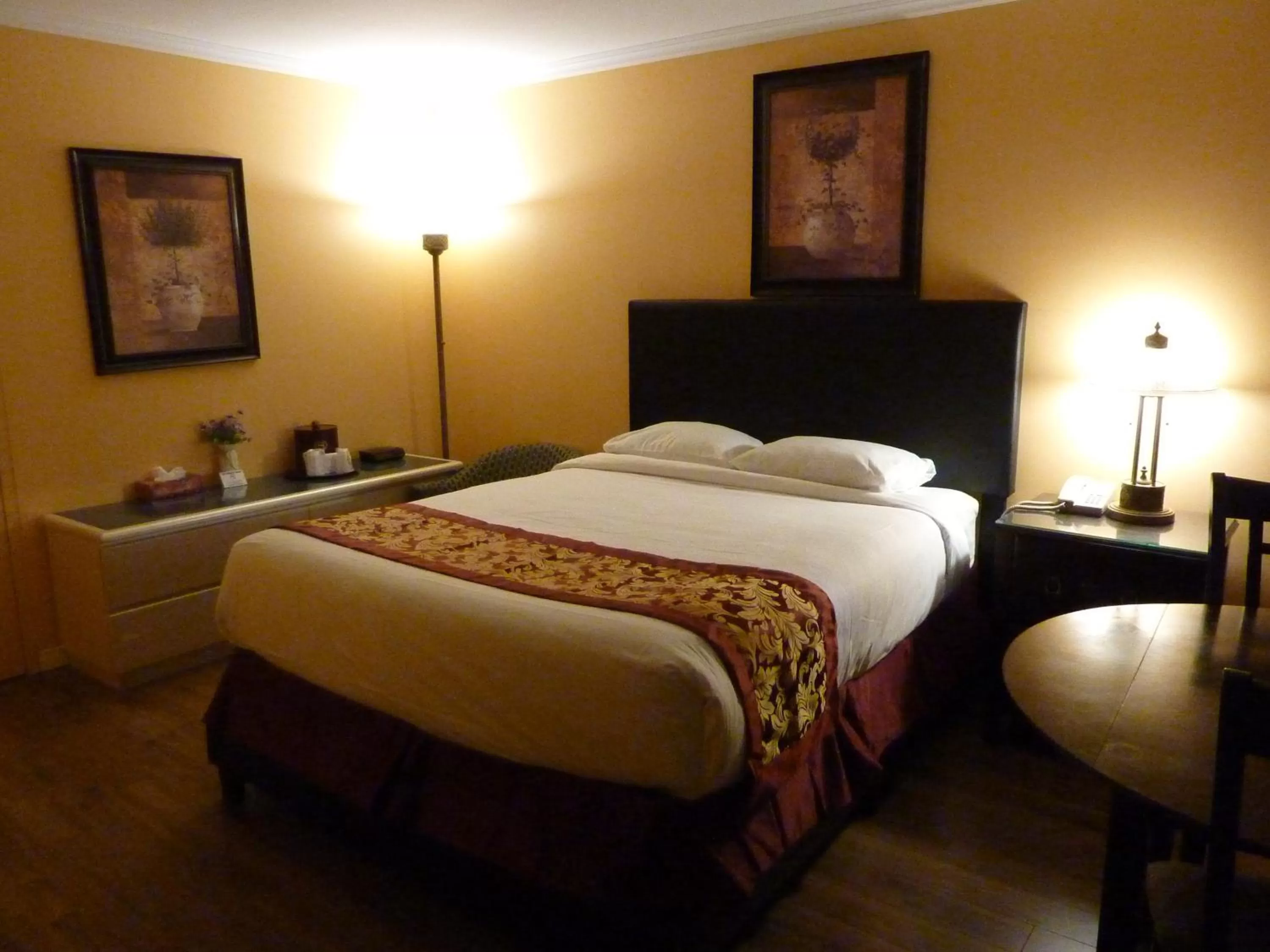 Bed in Motel Becancour