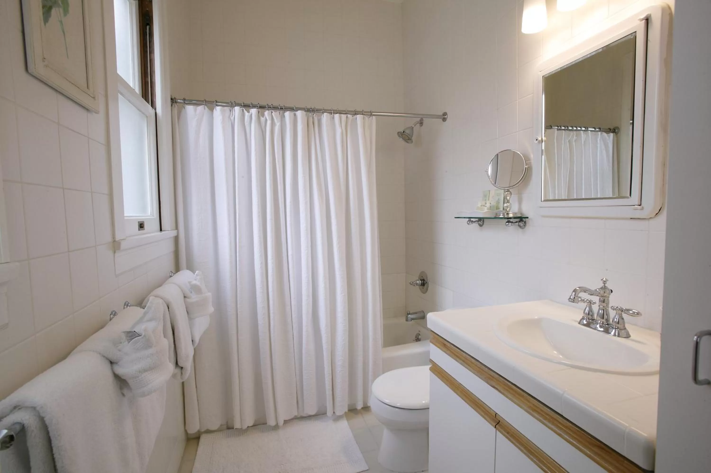 Shower in Harbor House Inn