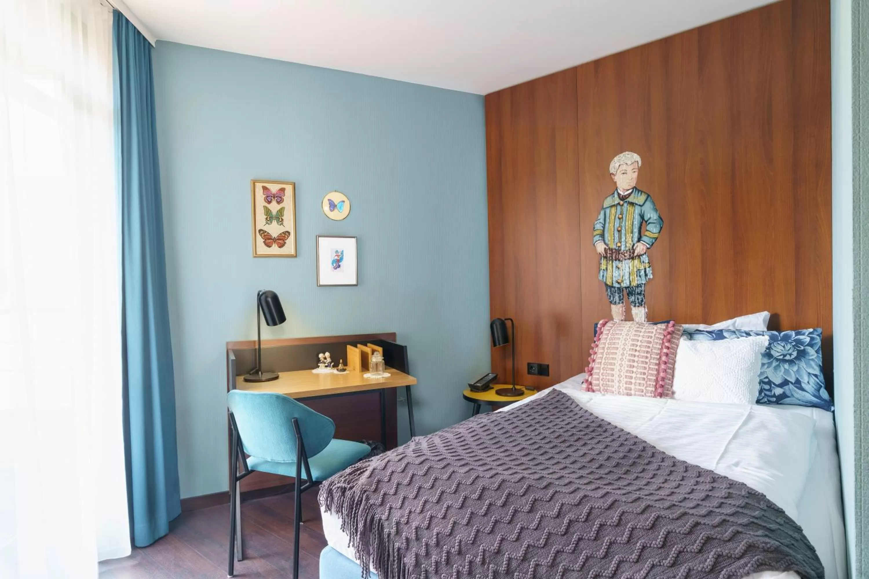 Photo of the whole room, Bed in Tante ALMA's Bonner Hotel