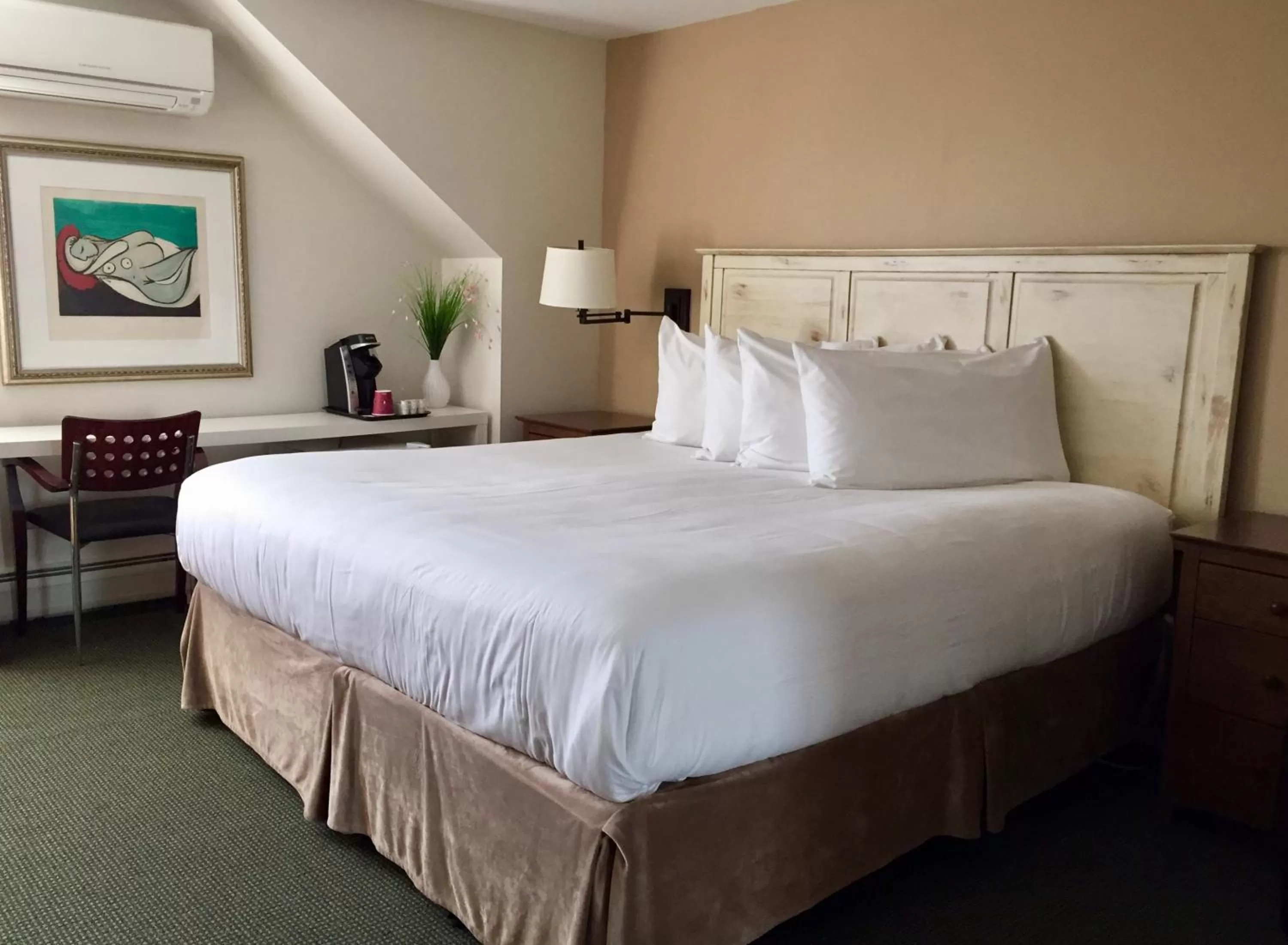 Bedroom, Bed in Pilgrim House