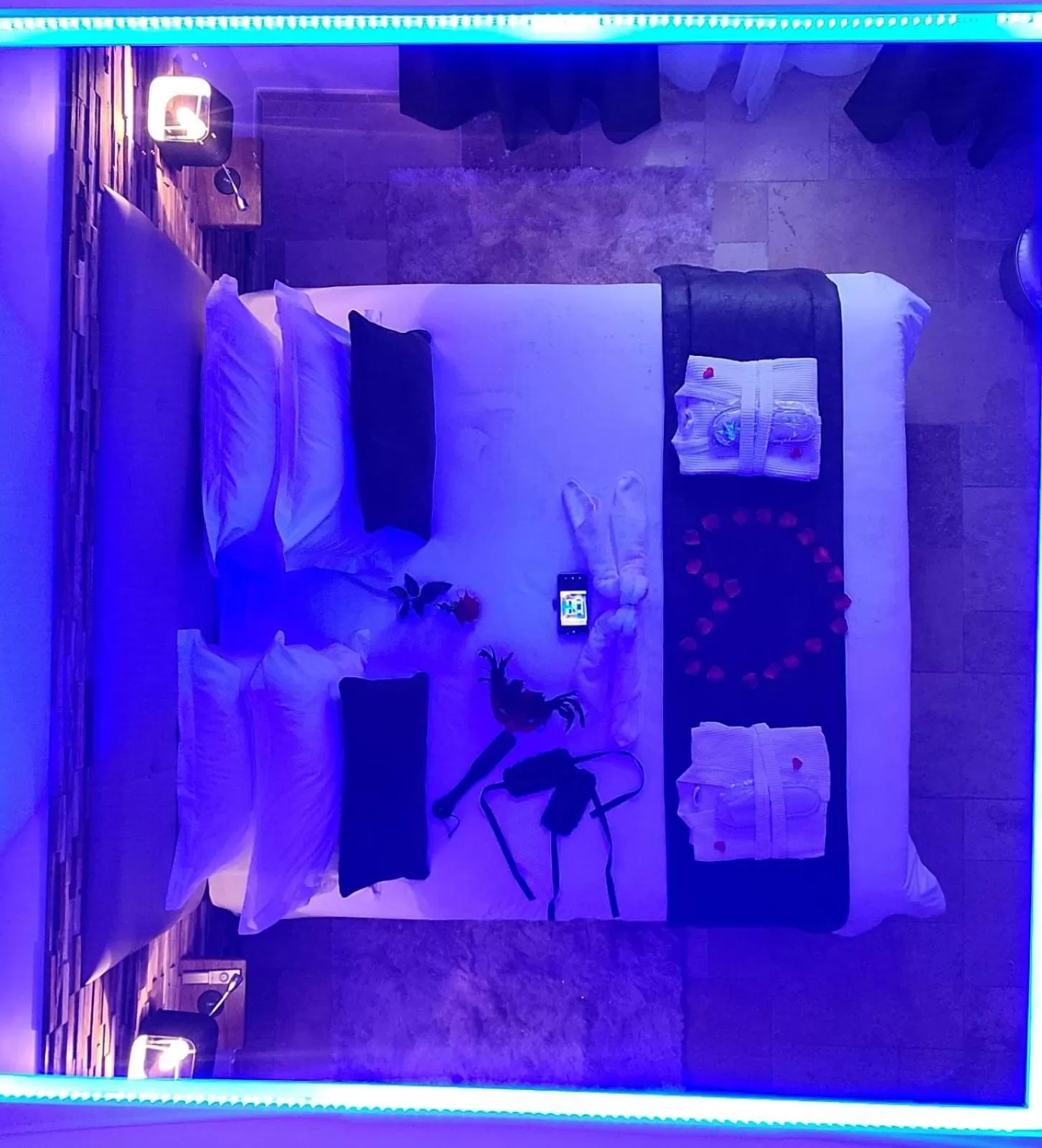 Bedroom in Loveroom La Garçonn'Hyères