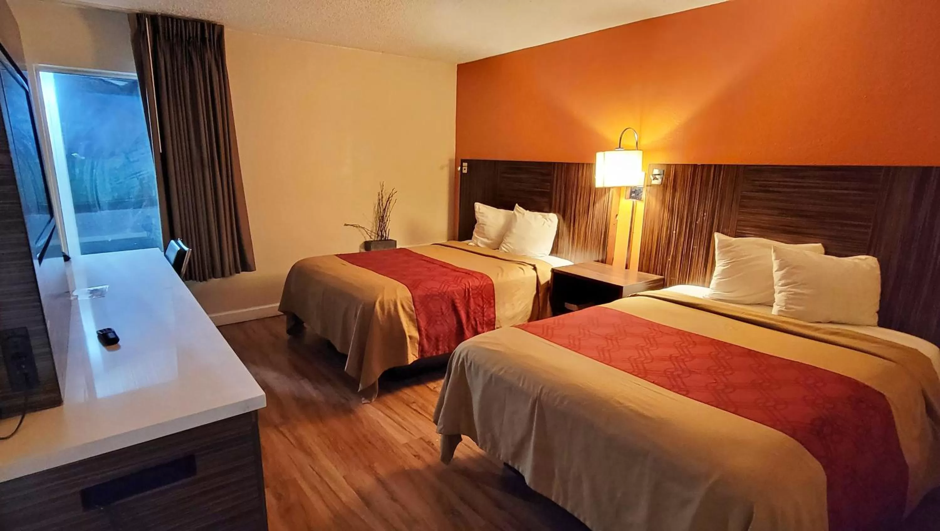 Photo of the whole room, Bed in Studios & Suites 4 Less Charlotte