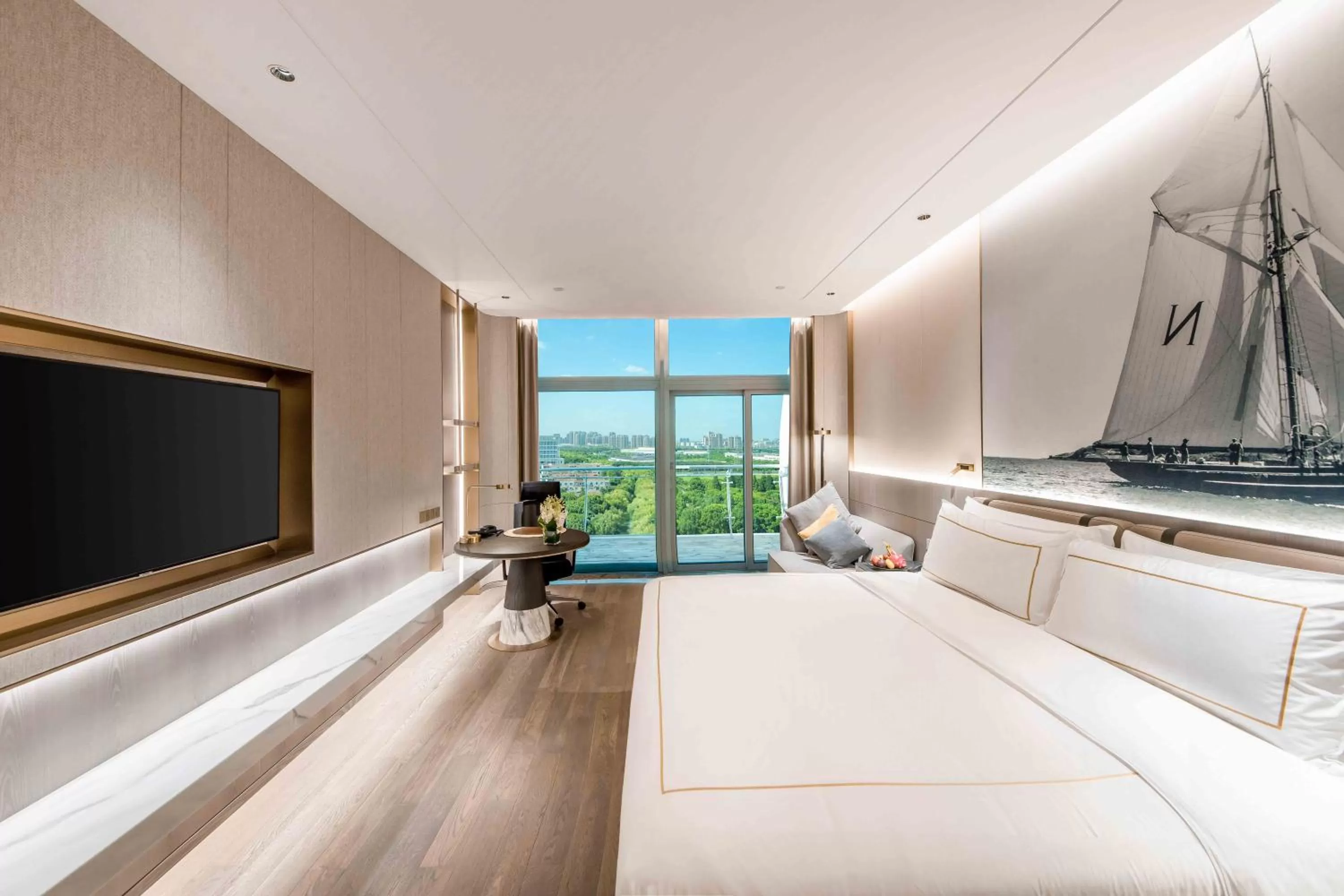 Balcony/Terrace, Bed in Crowne Plaza Suzhou by IHG