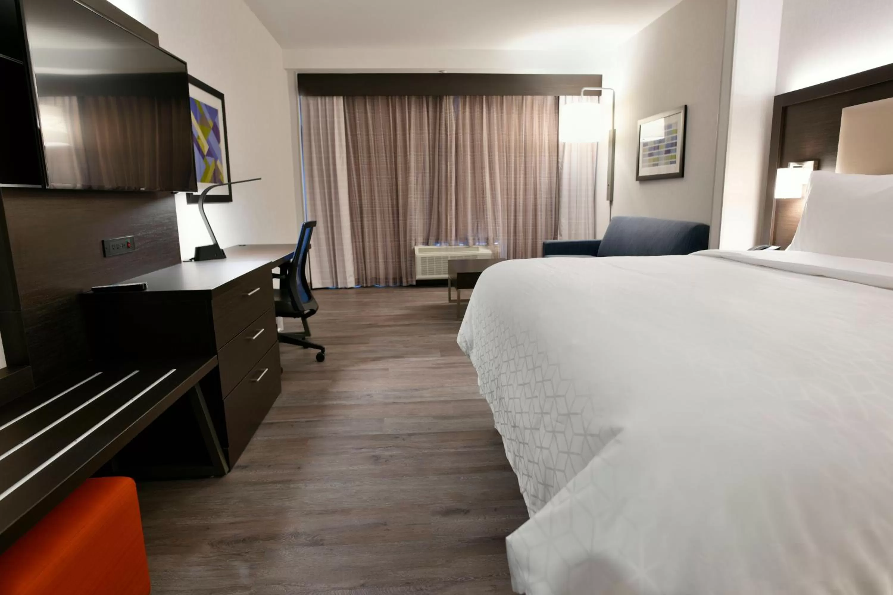 Photo of the whole room, Bed in Holiday Inn Express & Suites Jersey City - Holland Tunnel by IHG