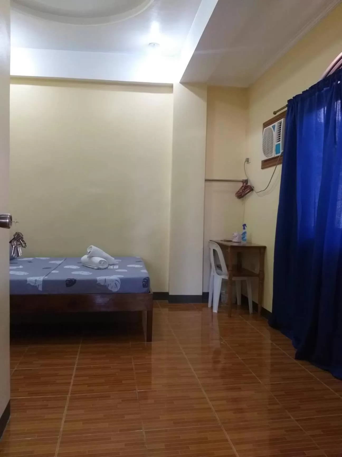 Bedroom, Bed in Divine Castle Travelers Inn