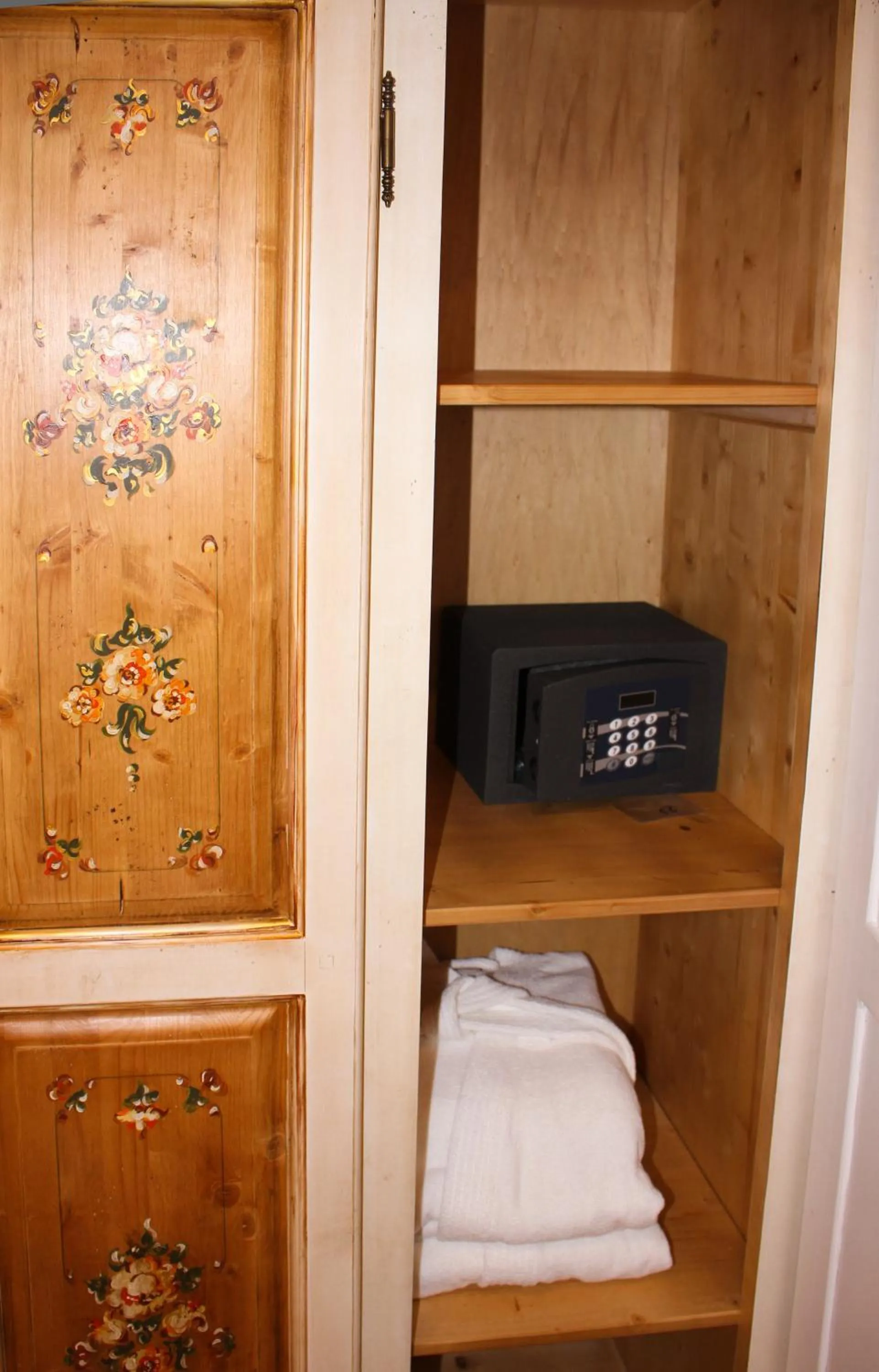 safe in Casa Comana Boutique Hotel