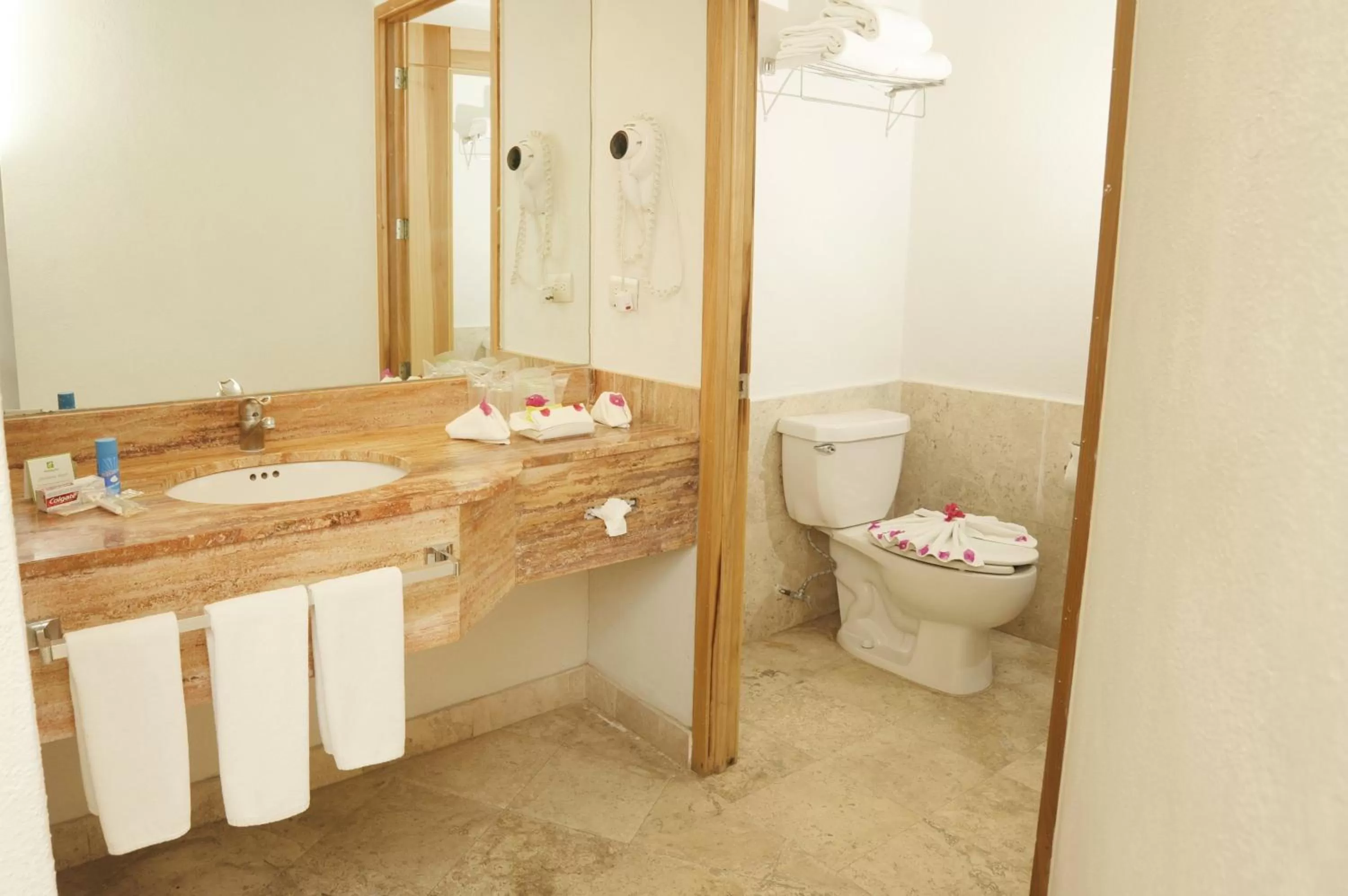 Bathroom in Gamma Plaza Ixtapa