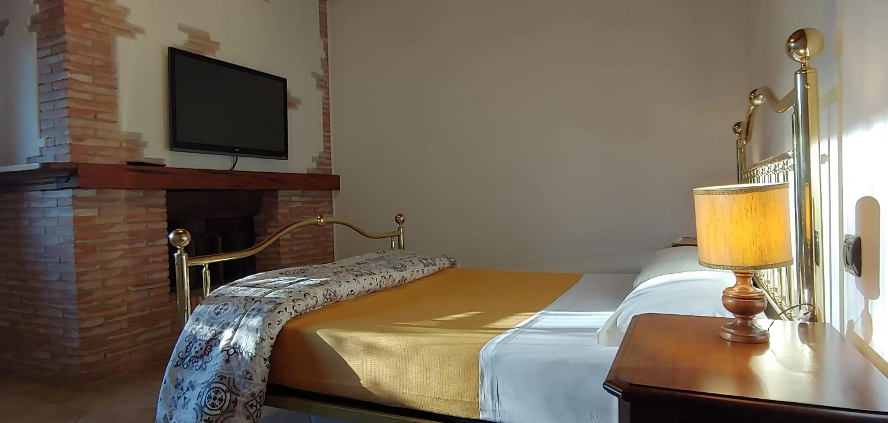 Photo of the whole room, Bed in Torrebianca Tuscany