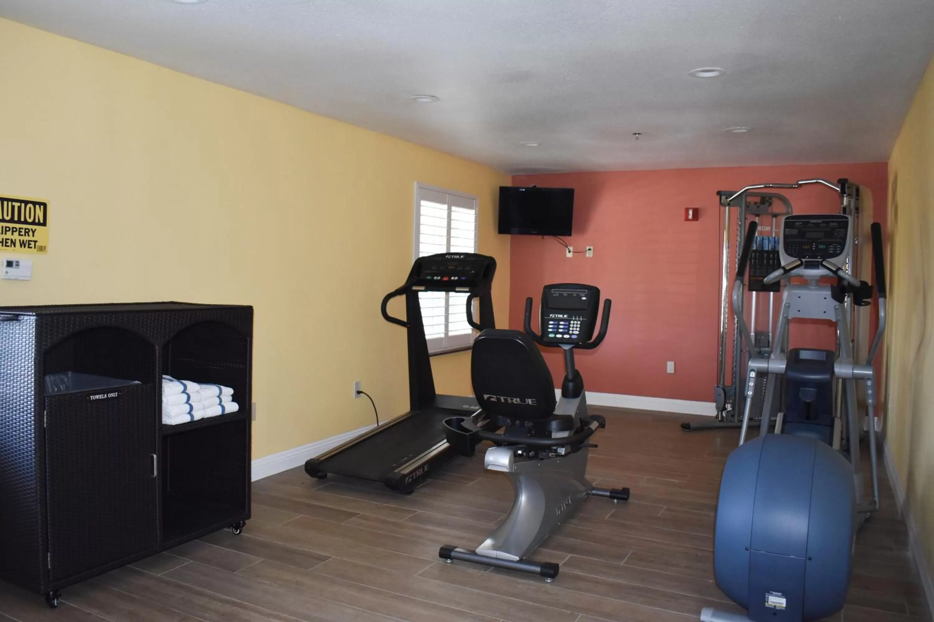 Fitness centre/facilities in Americas Best Value Inn Manteca