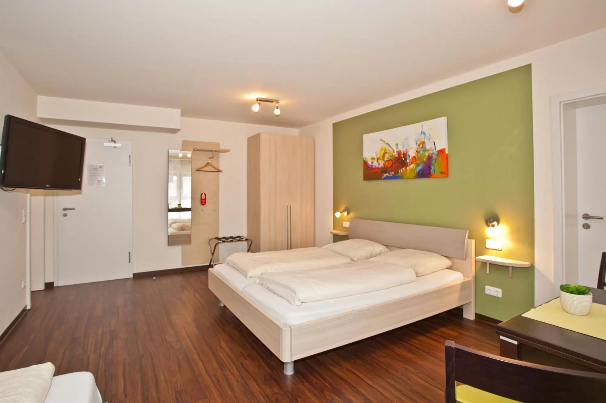 Photo of the whole room, Bed in Frühstückshotel Landgasthof Kramer