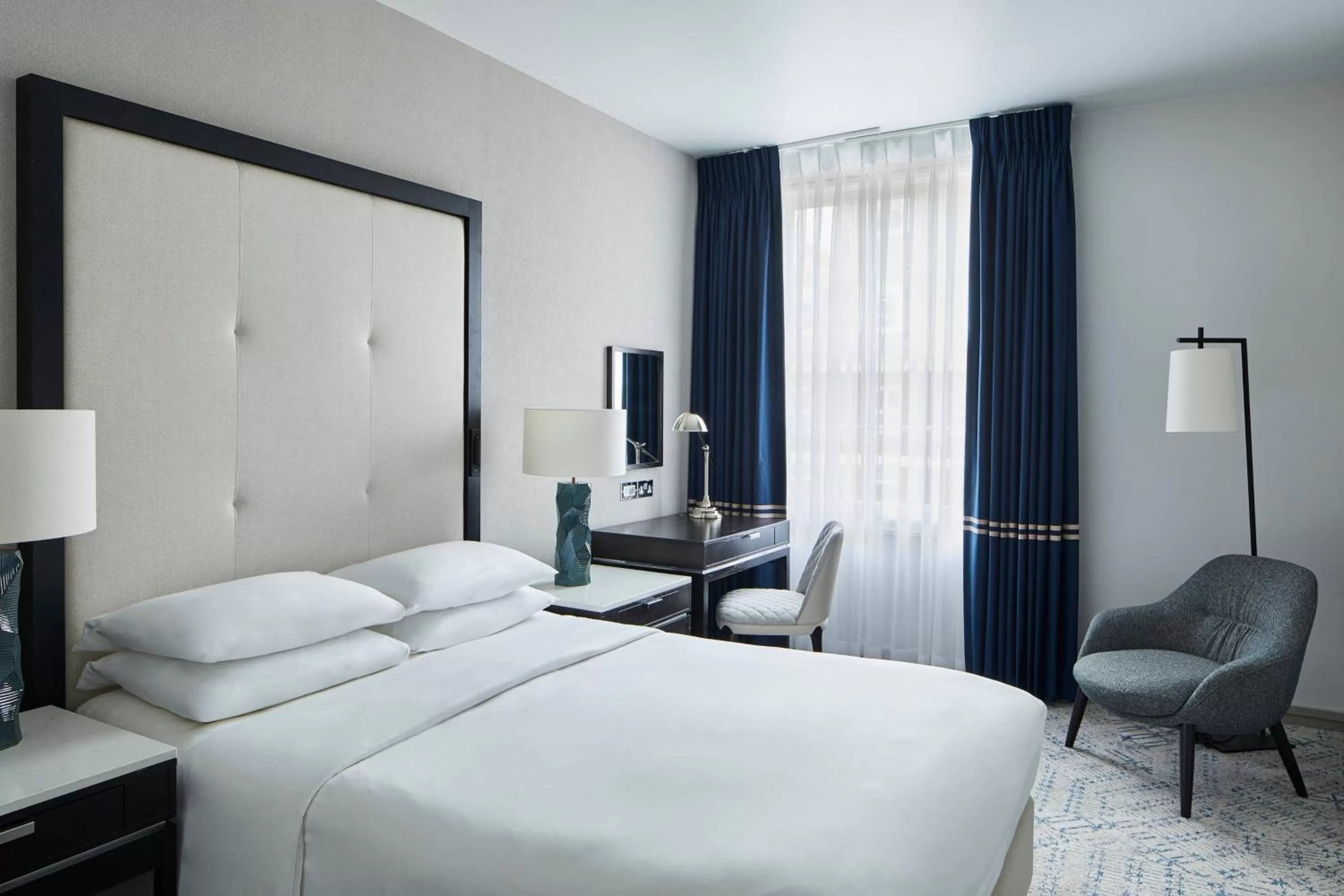 Photo of the whole room, Bed in London Marriott Hotel Grosvenor Square