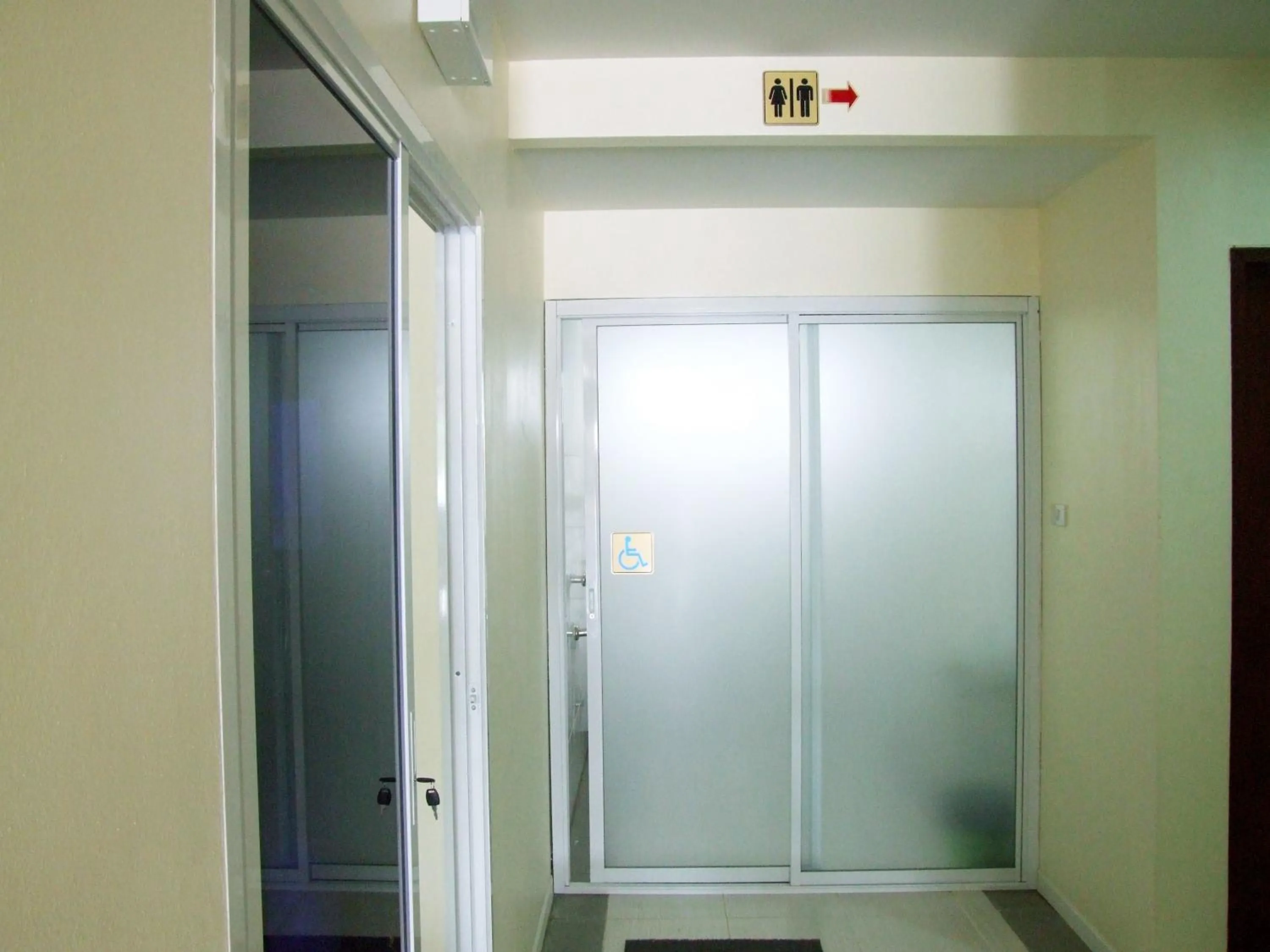 Bathroom in Rueanrimnam Hotel