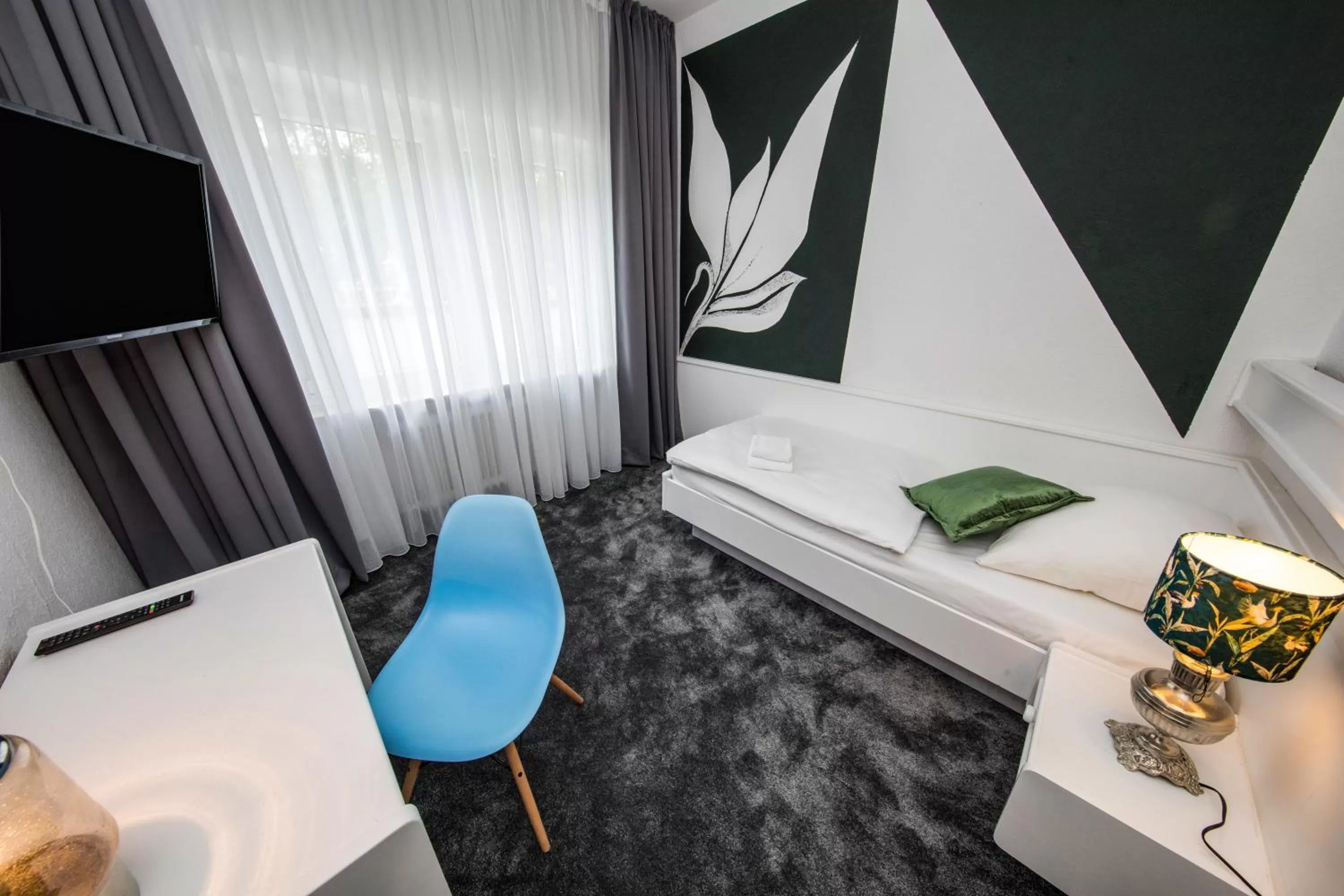 Bedroom, Bed in Kleines Hotel Heimfeld