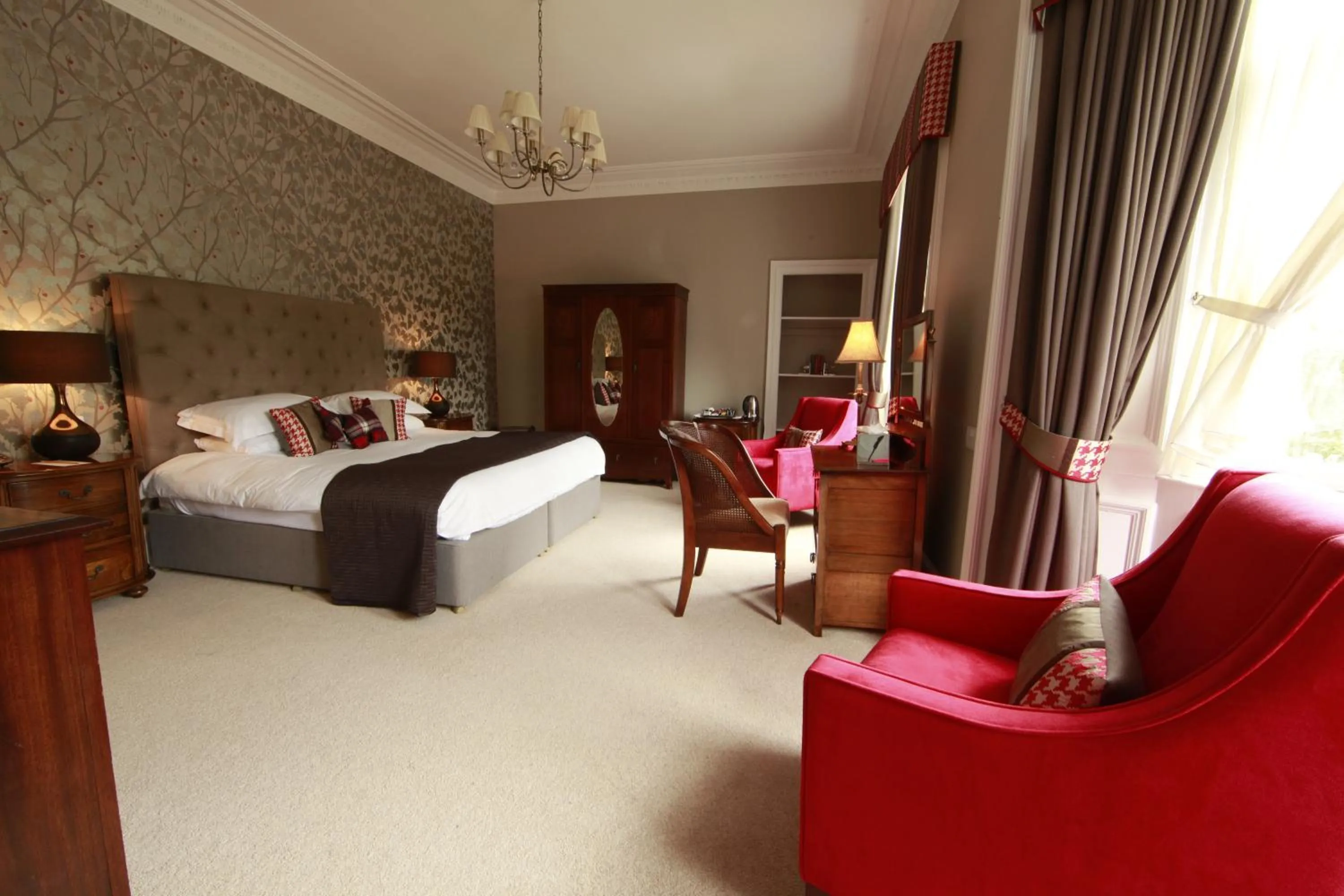 Photo of the whole room, Bed in Tor-Na-Coille Hotel