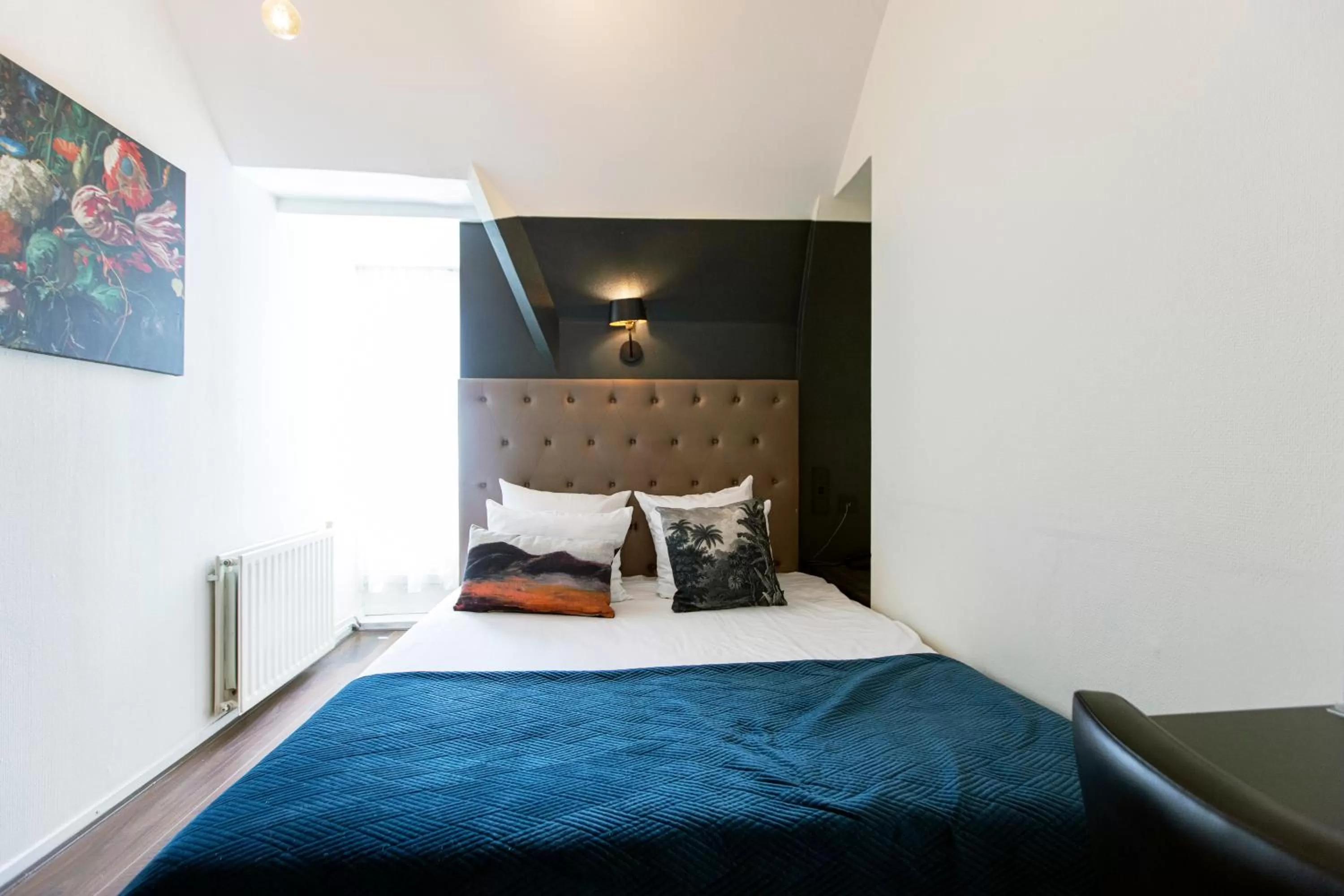 Bed in Quentin England Hotel